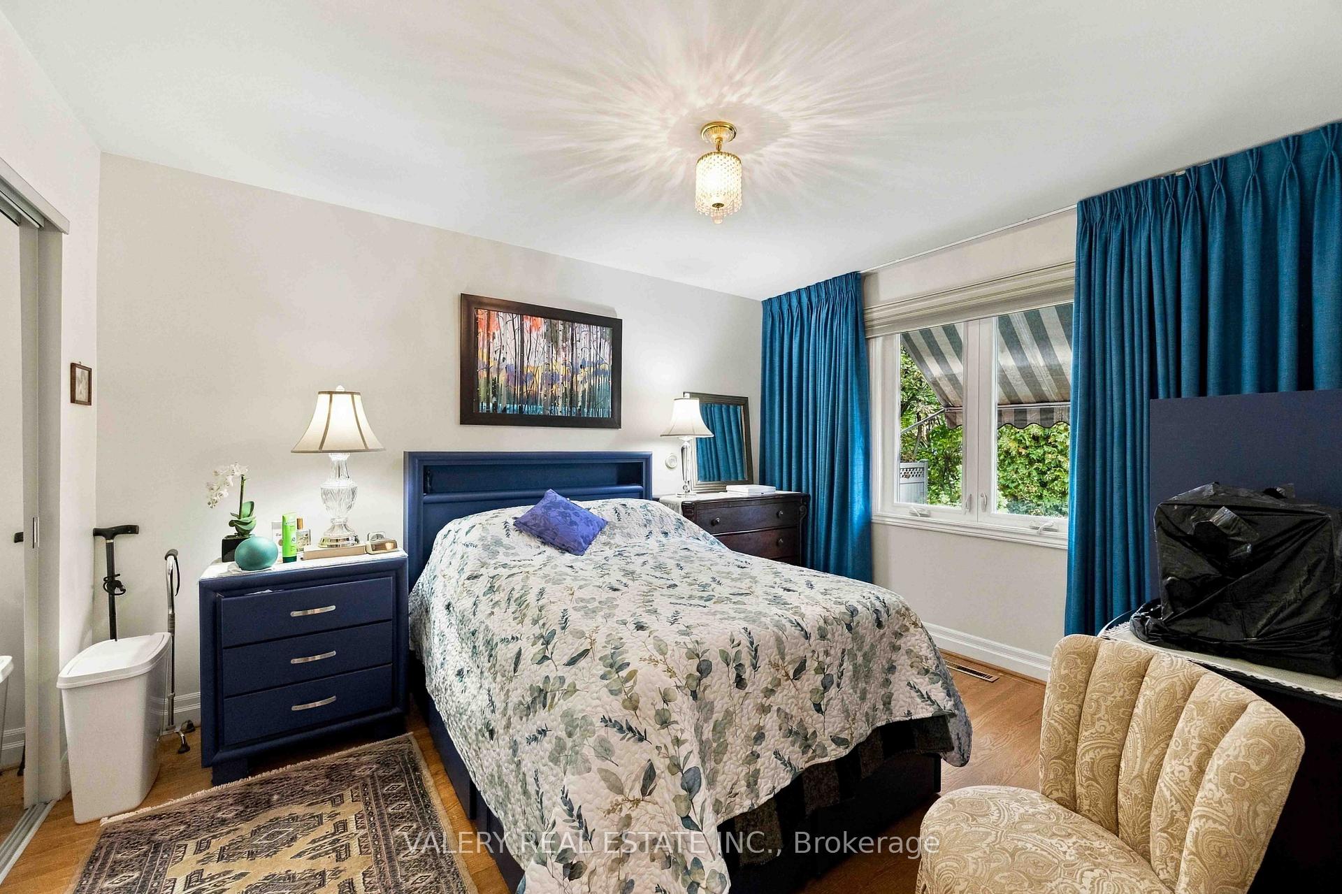 Photo 15 of 305 Renforth Drive, Etobicoke, Etobicoke West Mall — HOMEH