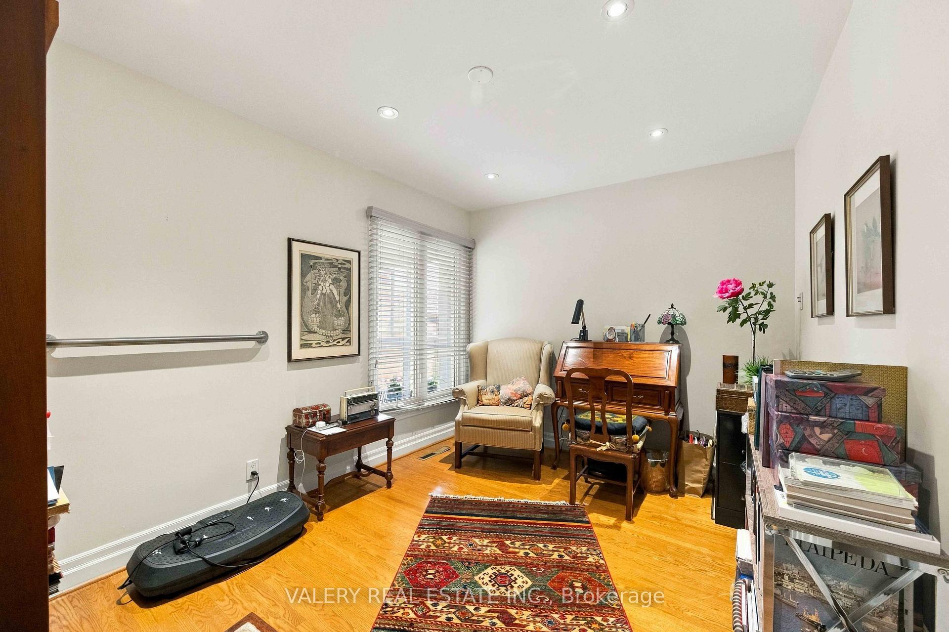 Photo 17 of 305 Renforth Drive, Etobicoke, Etobicoke West Mall — HOMEH