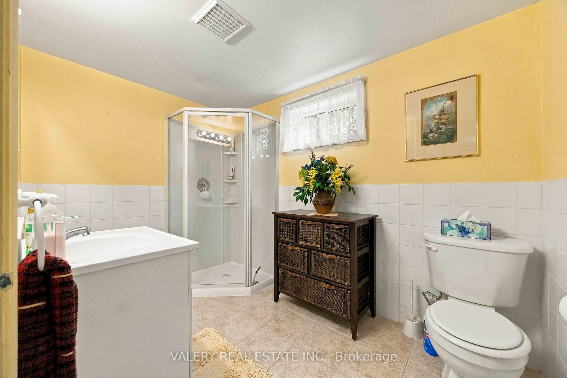 Photo 24 of 305 Renforth Drive, Etobicoke, Etobicoke West Mall — HOMEH