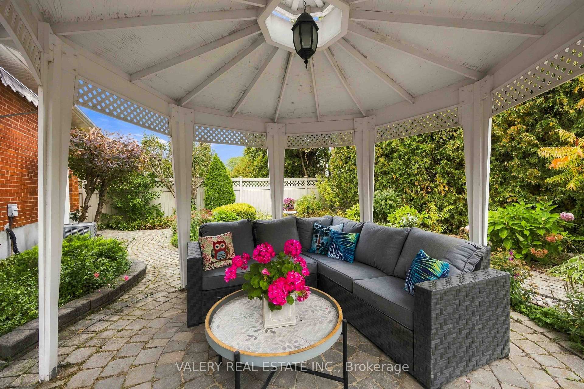 Photo 26 of 305 Renforth Drive, Etobicoke, Etobicoke West Mall — HOMEH