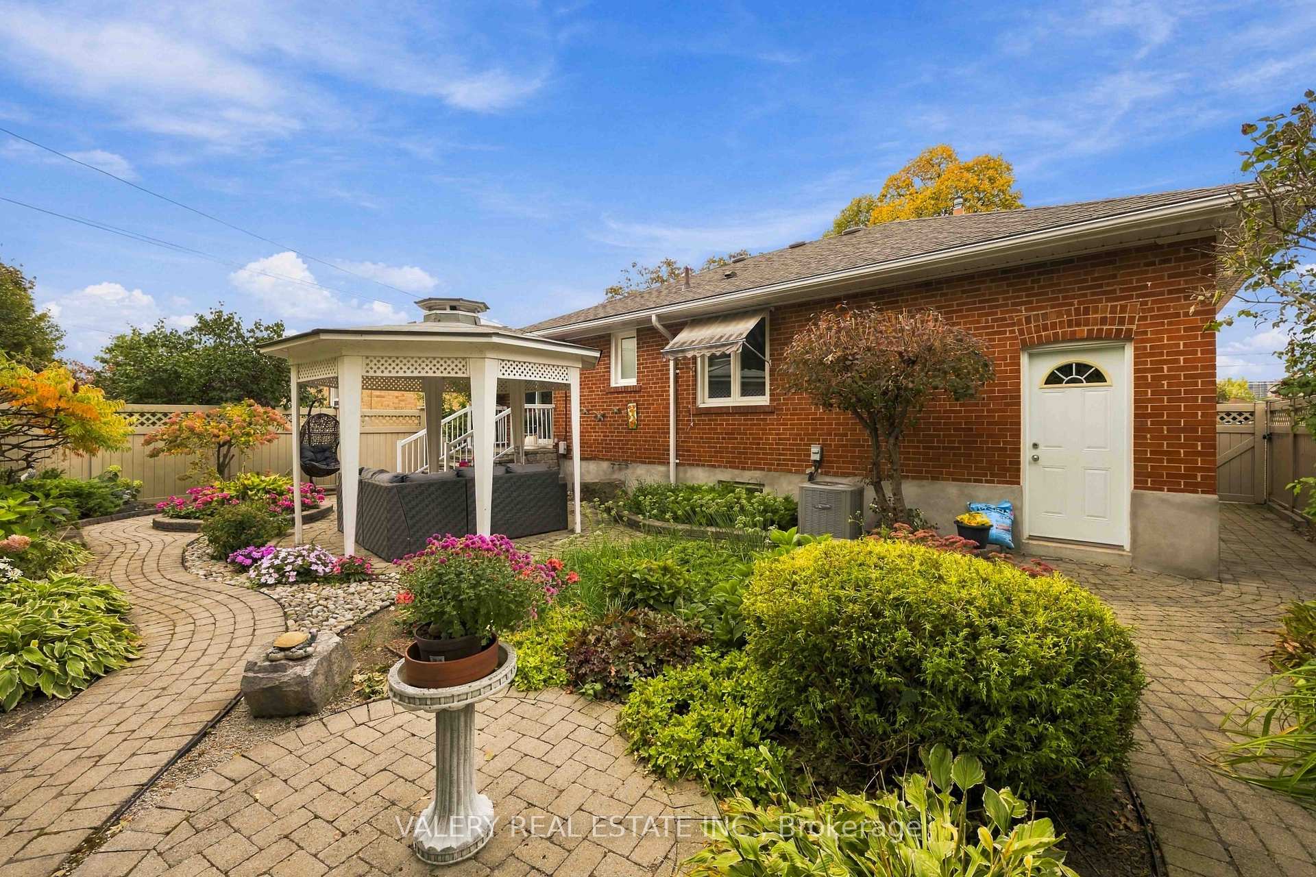 Photo 28 of 305 Renforth Drive, Etobicoke, Etobicoke West Mall — HOMEH