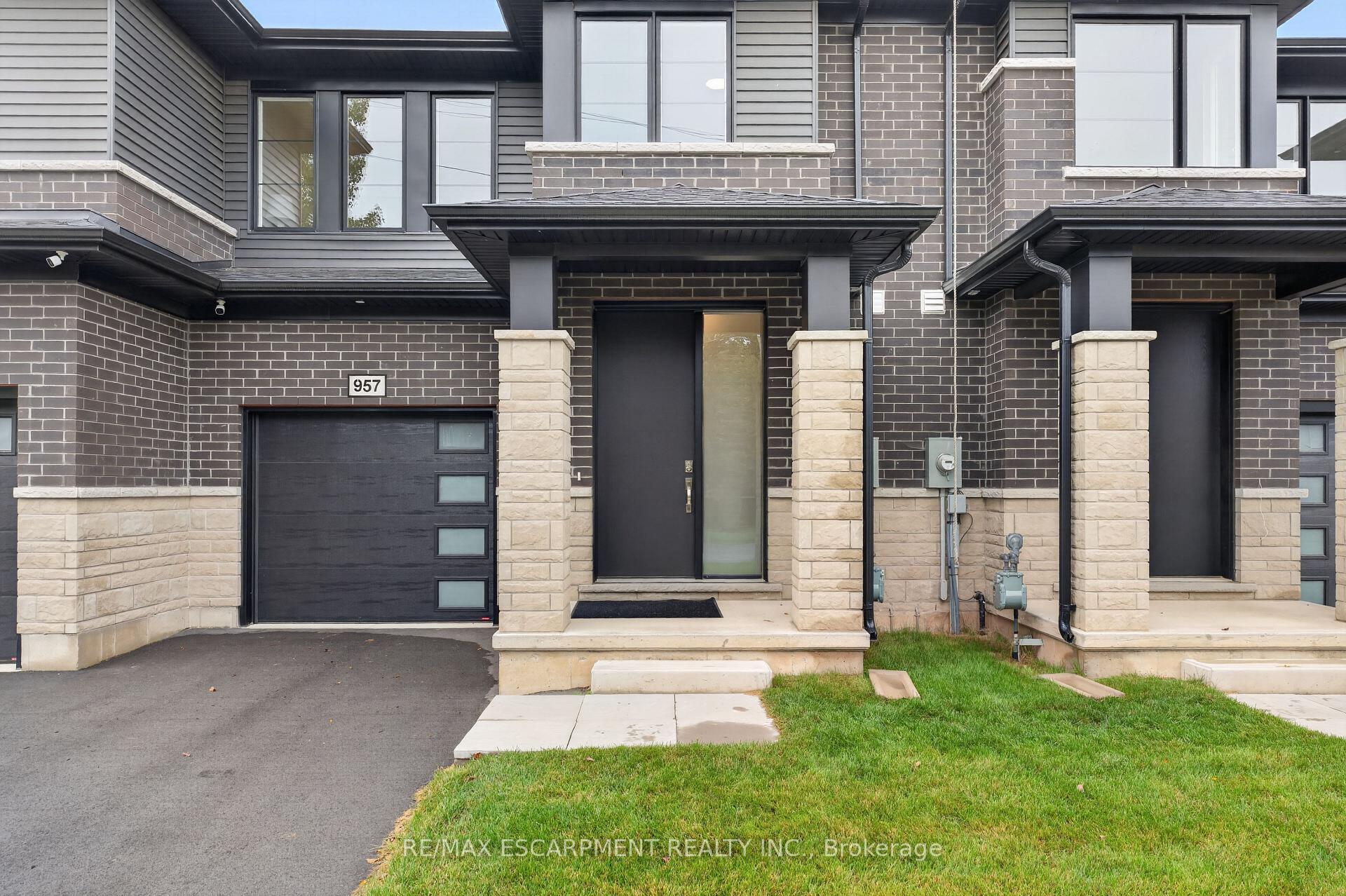 Photo of 957 Clare Avenue