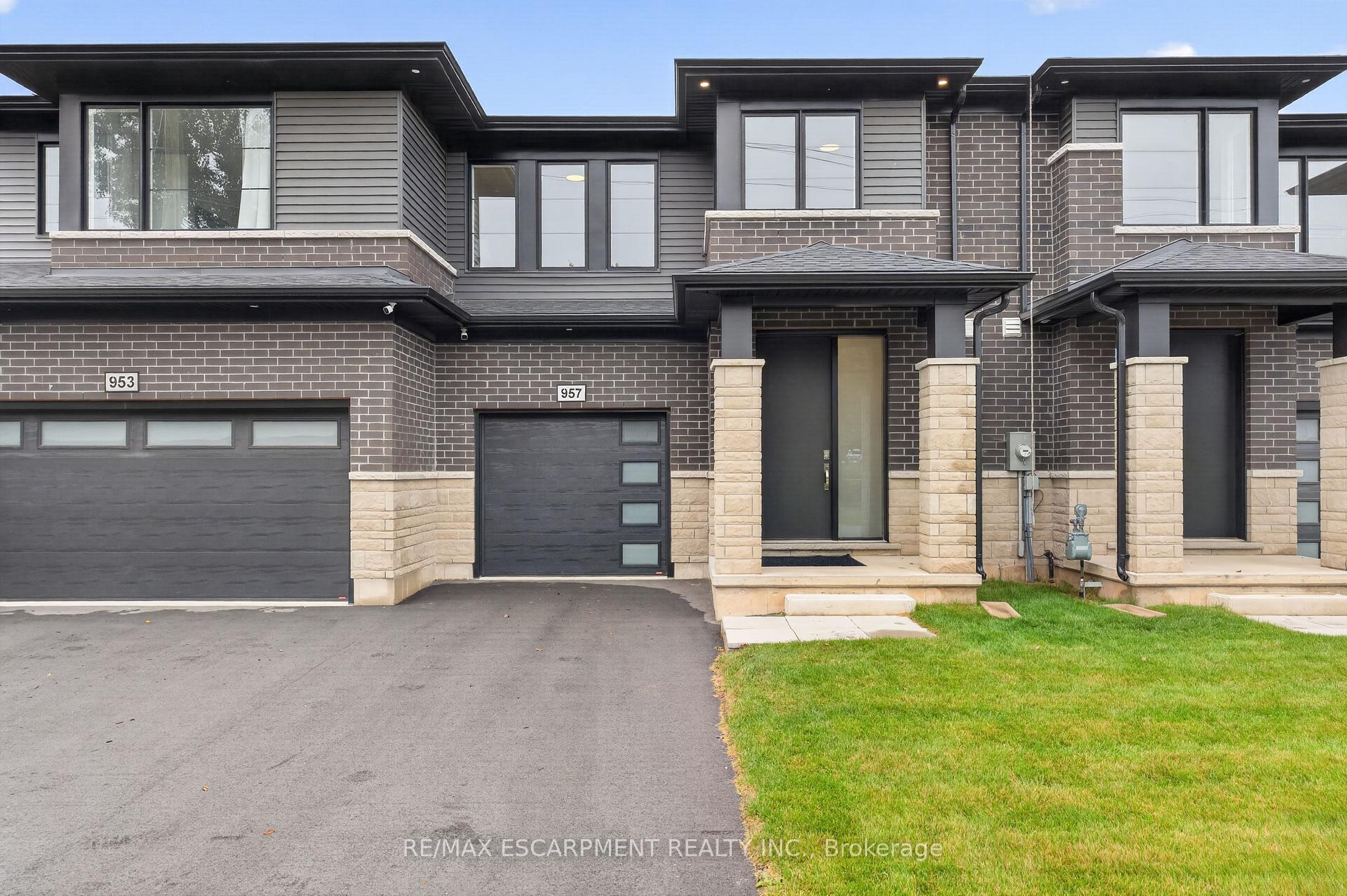 Photo 2 of 957 Clare Avenue, Welland, N. Welland — HOMEH