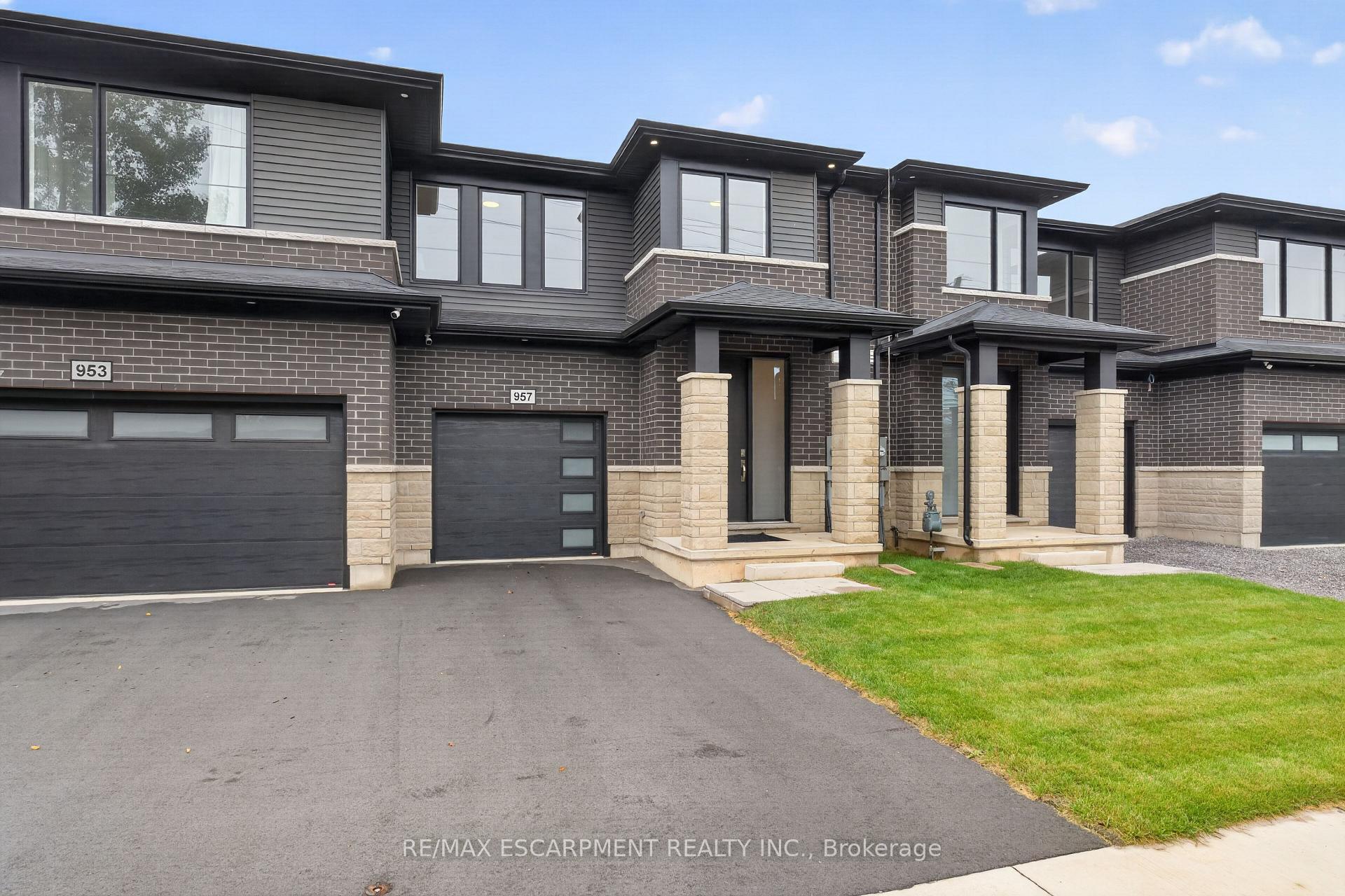 Photo 3 of 957 Clare Avenue, Welland, N. Welland — HOMEH