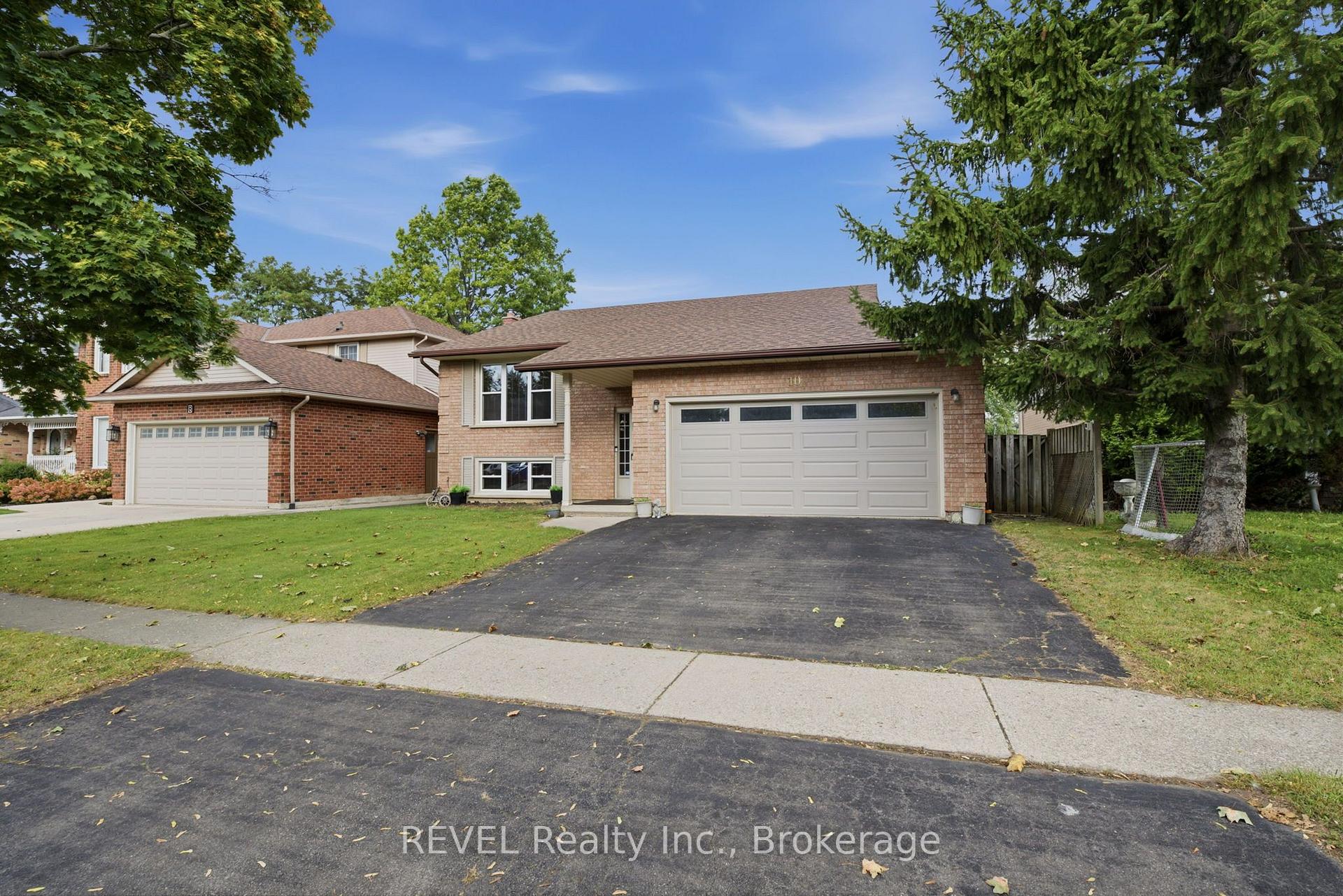 Photo 2 of 10 Michelle Drive, St. Catharines, Grapeview — HOMEH