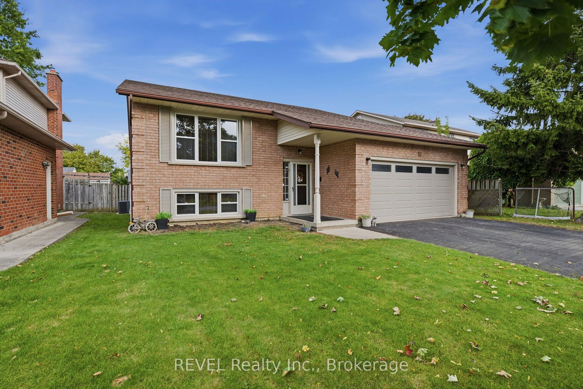 Photo 3 of 10 Michelle Drive, St. Catharines, Grapeview — HOMEH
