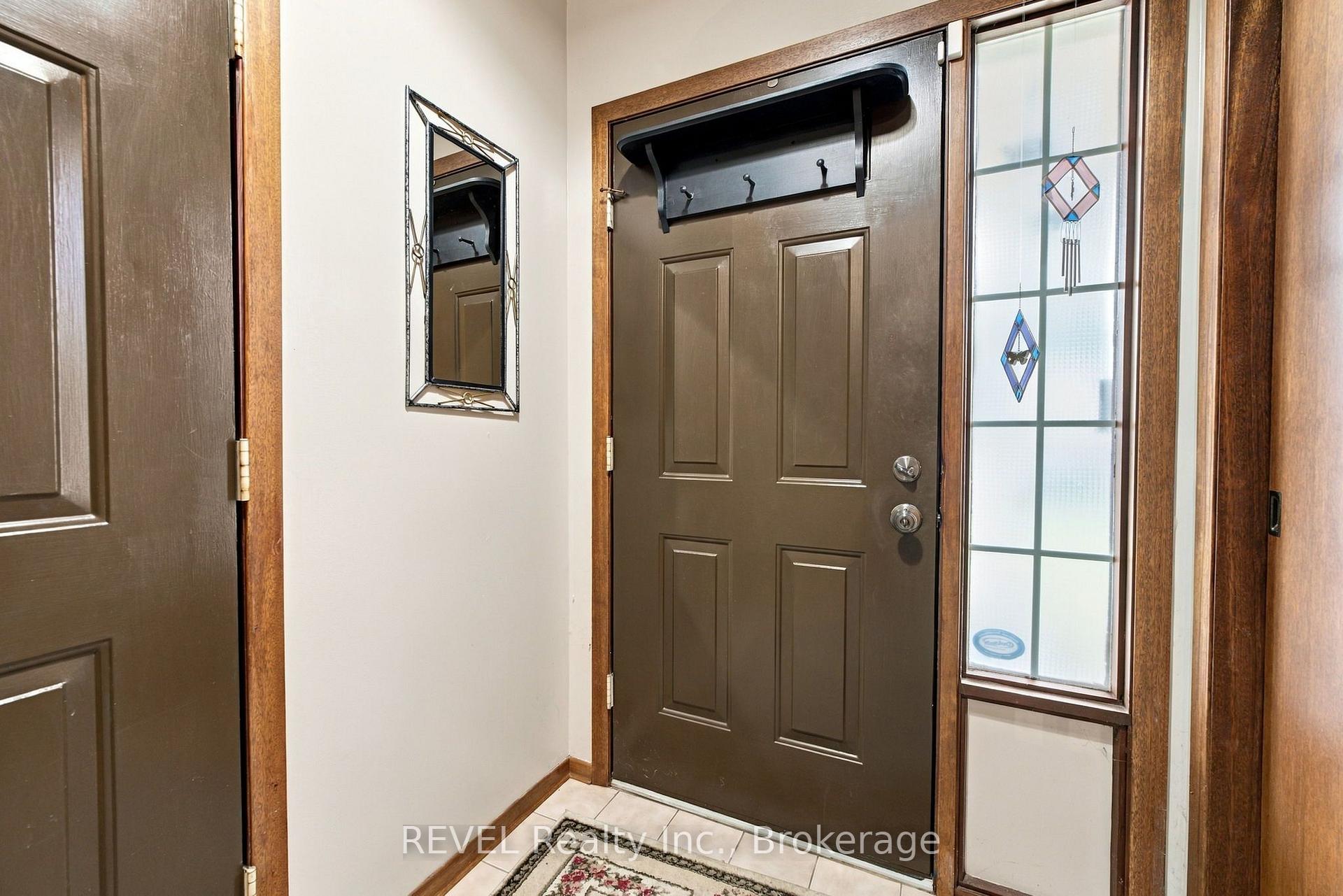 Photo 6 of 10 Michelle Drive, St. Catharines, Grapeview — HOMEH