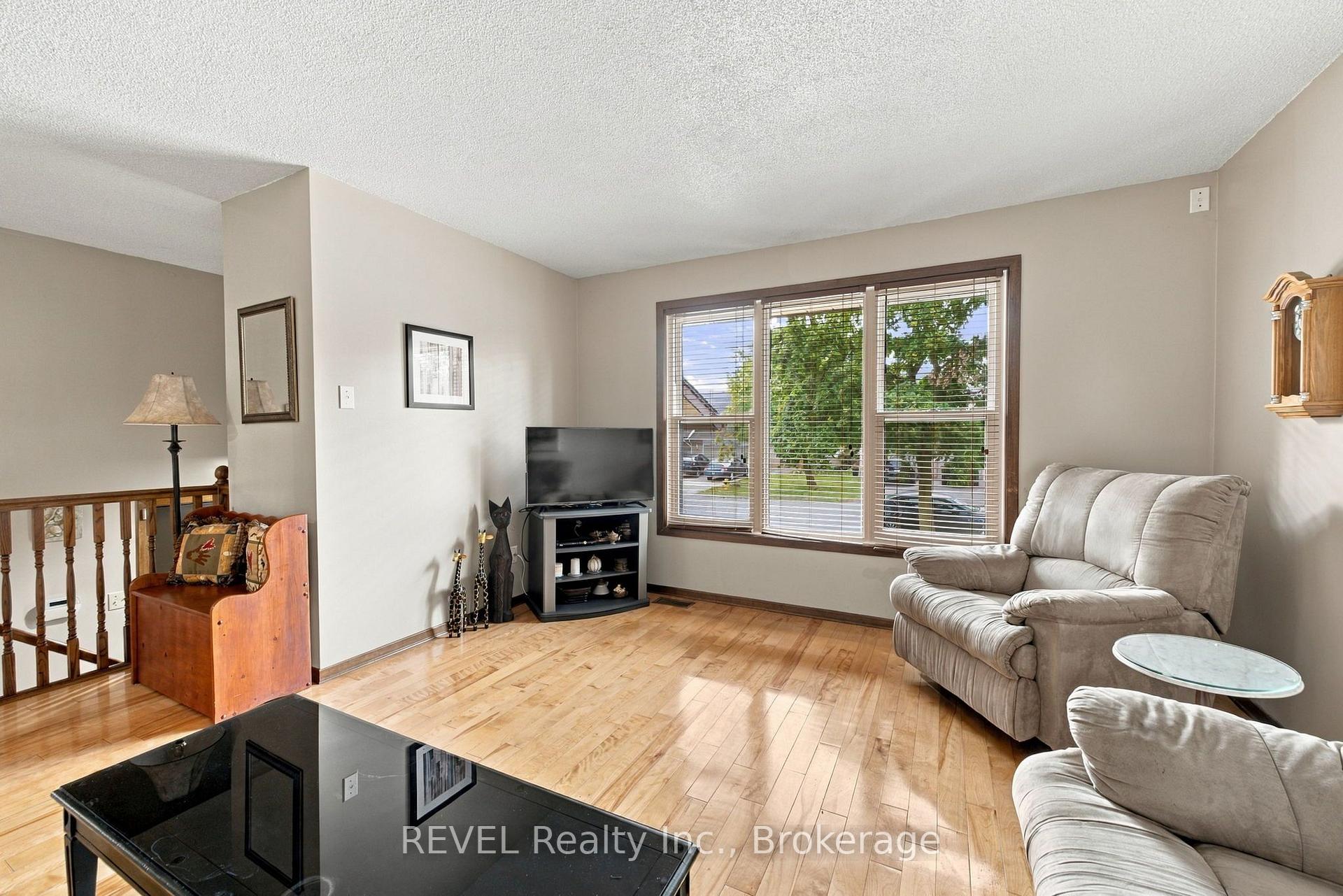 Photo 10 of 10 Michelle Drive, St. Catharines, Grapeview — HOMEH