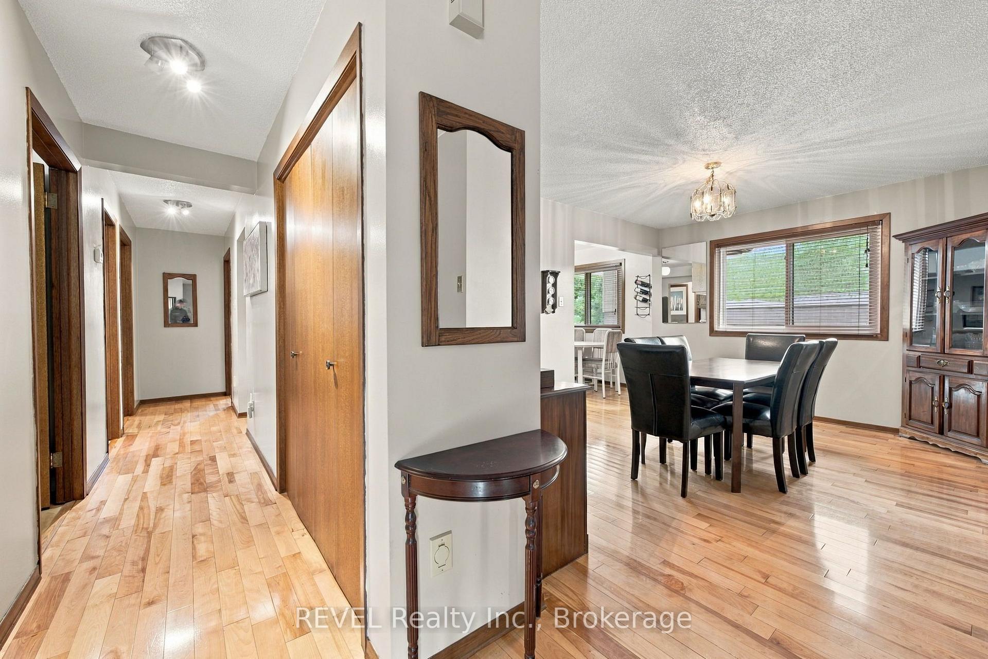 Photo 11 of 10 Michelle Drive, St. Catharines, Grapeview — HOMEH