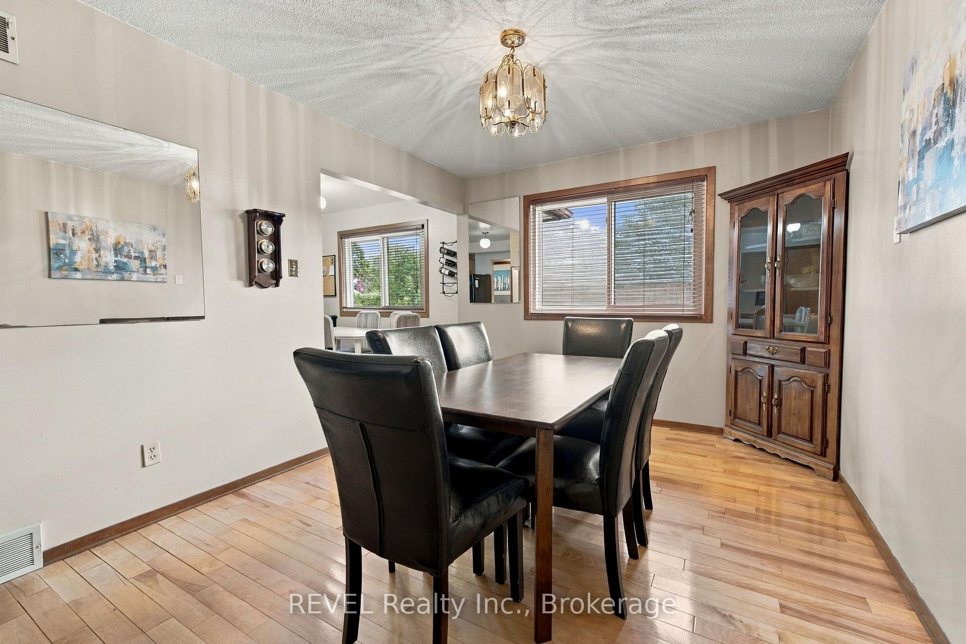Photo 12 of 10 Michelle Drive, St. Catharines, Grapeview — HOMEH