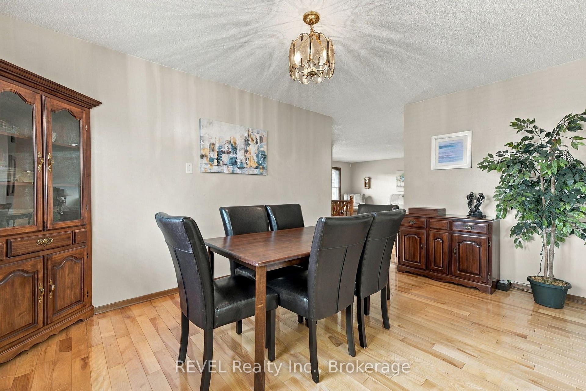 Photo 13 of 10 Michelle Drive, St. Catharines, Grapeview — HOMEH
