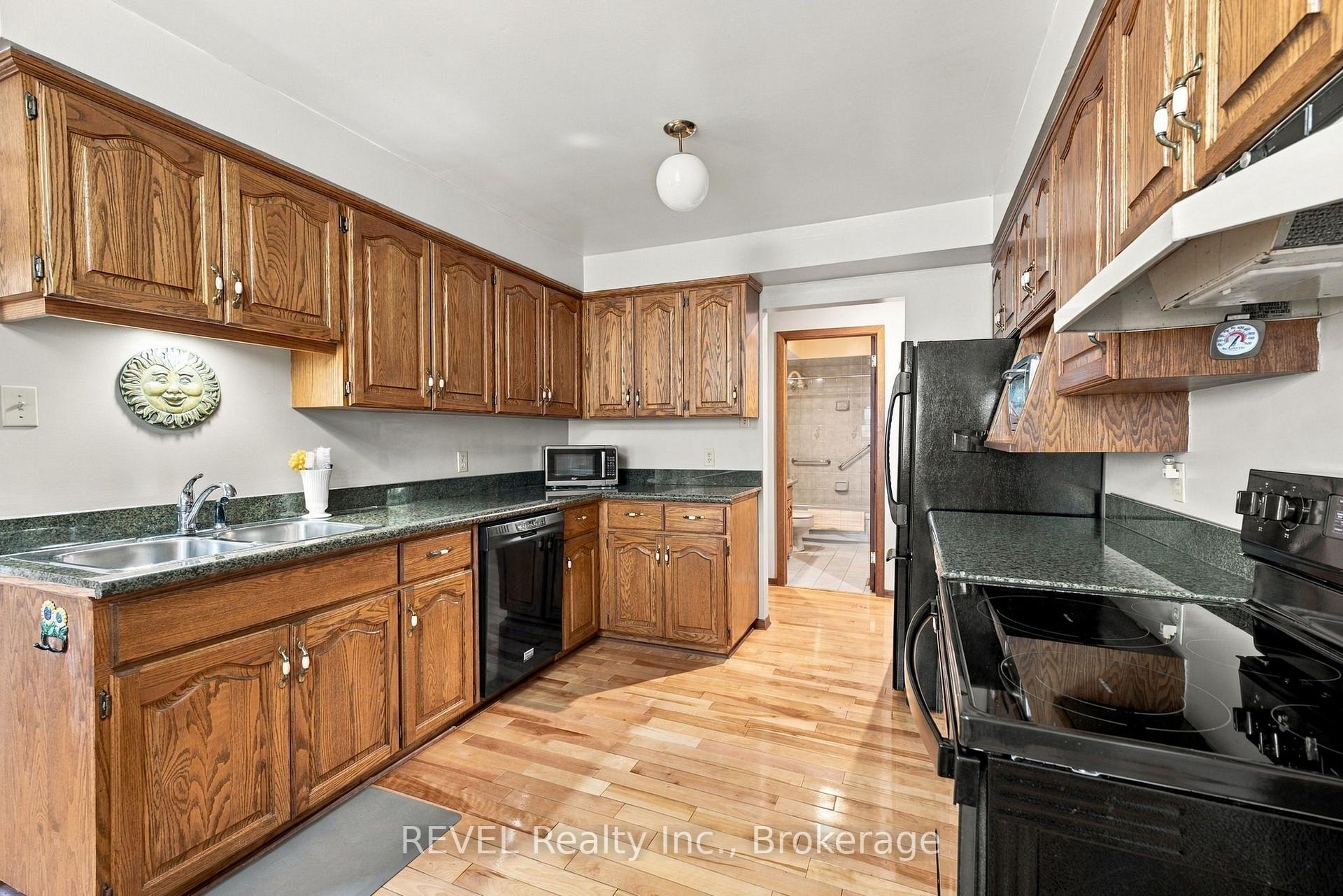 Photo 14 of 10 Michelle Drive, St. Catharines, Grapeview — HOMEH
