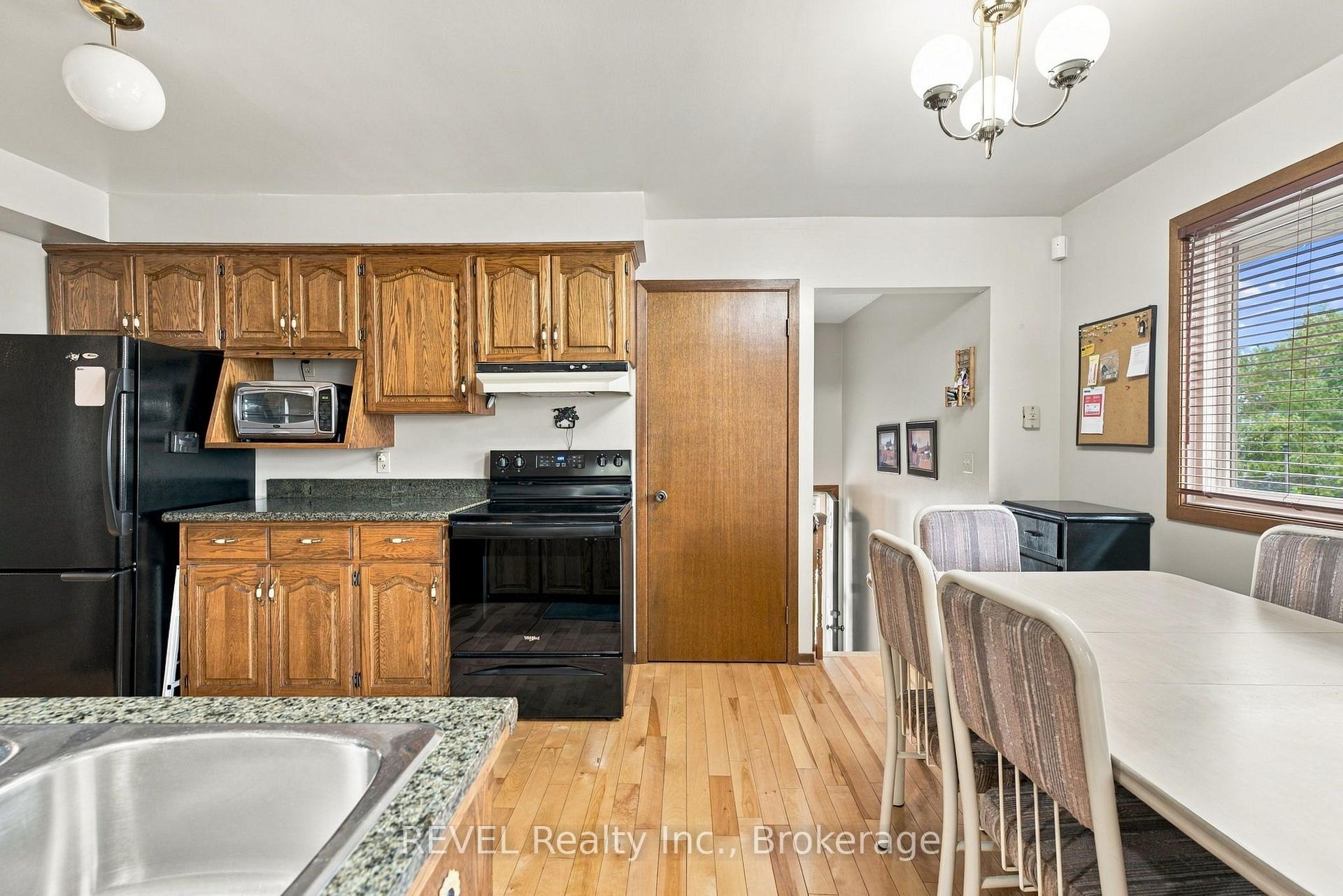 Photo 15 of 10 Michelle Drive, St. Catharines, Grapeview — HOMEH