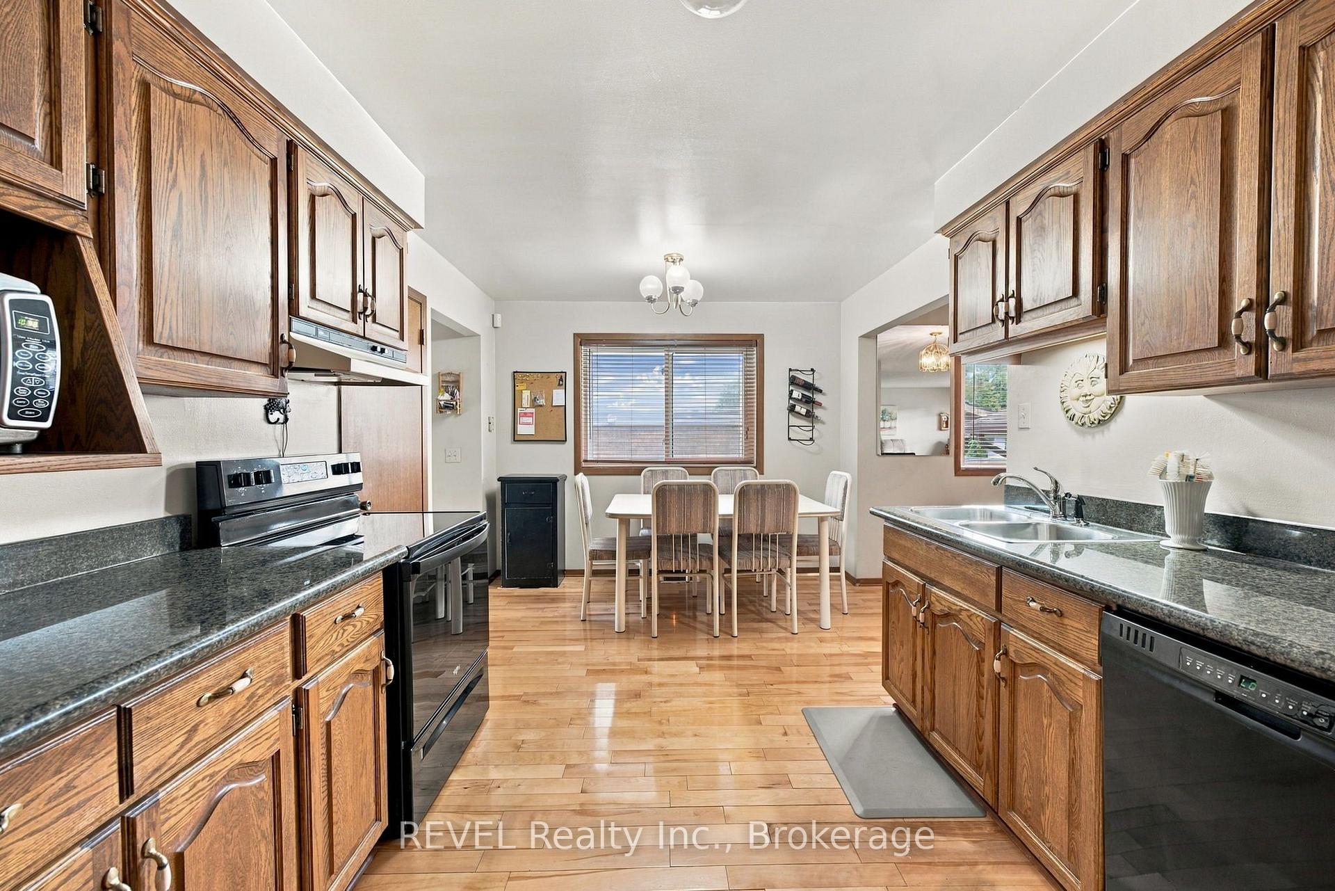 Photo 16 of 10 Michelle Drive, St. Catharines, Grapeview — HOMEH