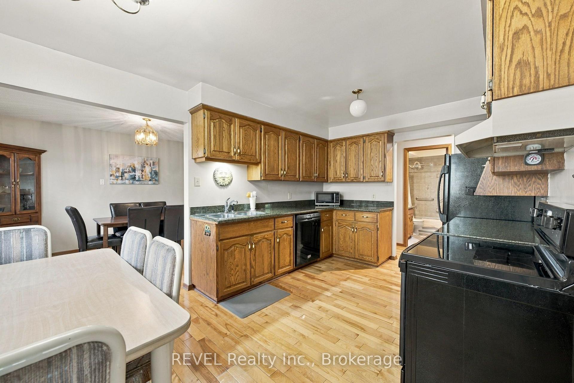 Photo 18 of 10 Michelle Drive, St. Catharines, Grapeview — HOMEH