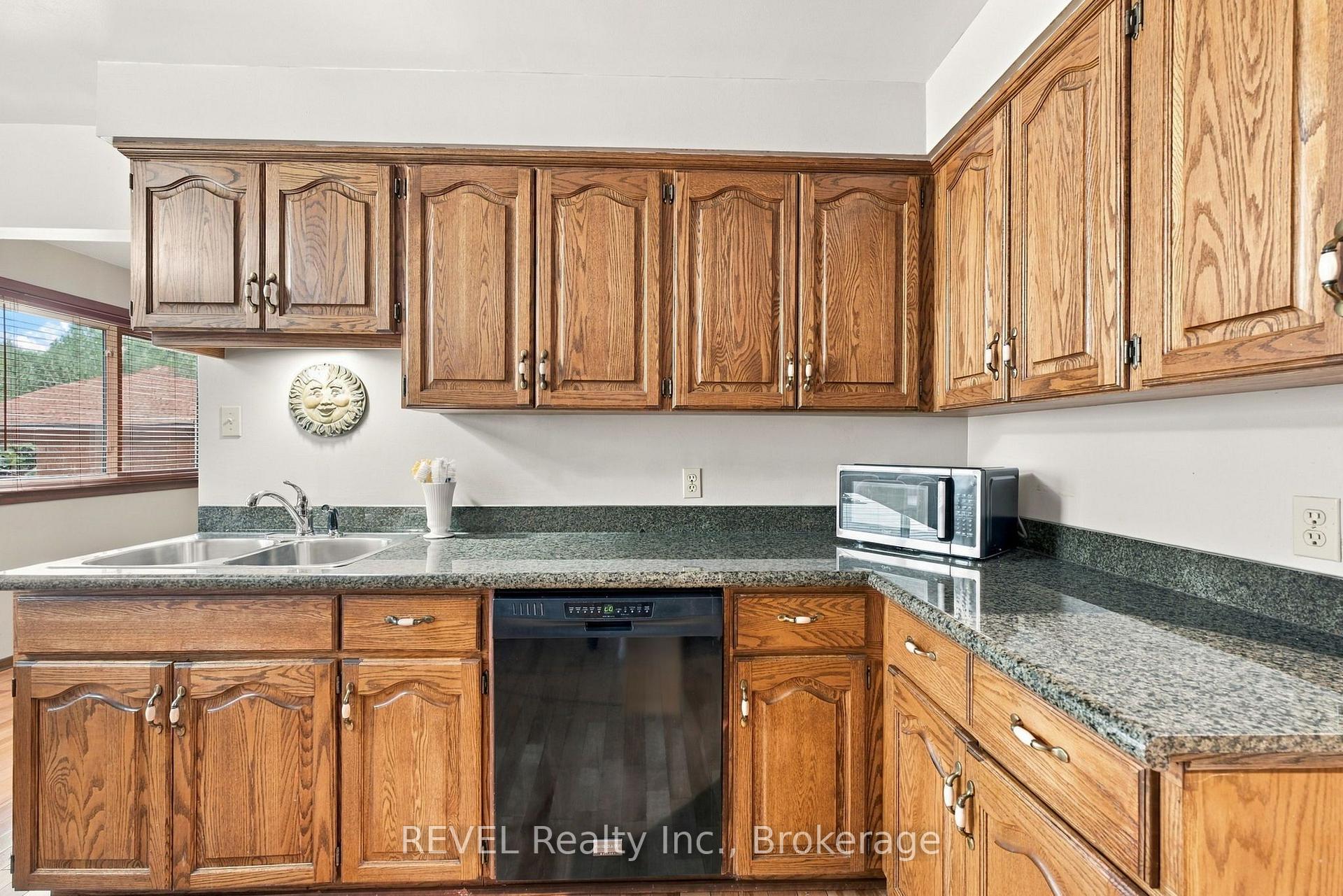 Photo 19 of 10 Michelle Drive, St. Catharines, Grapeview — HOMEH