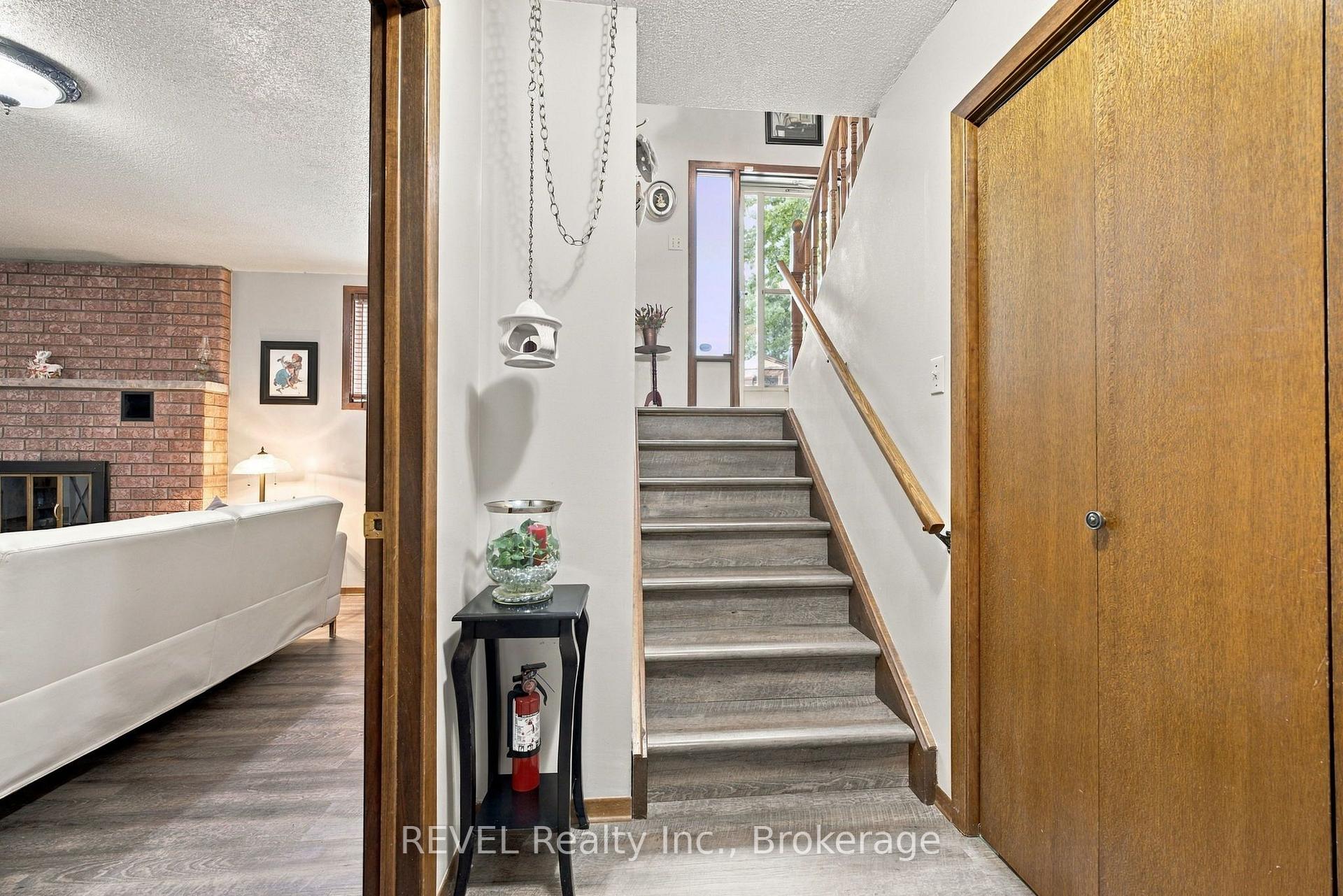 Photo 27 of 10 Michelle Drive, St. Catharines, Grapeview — HOMEH