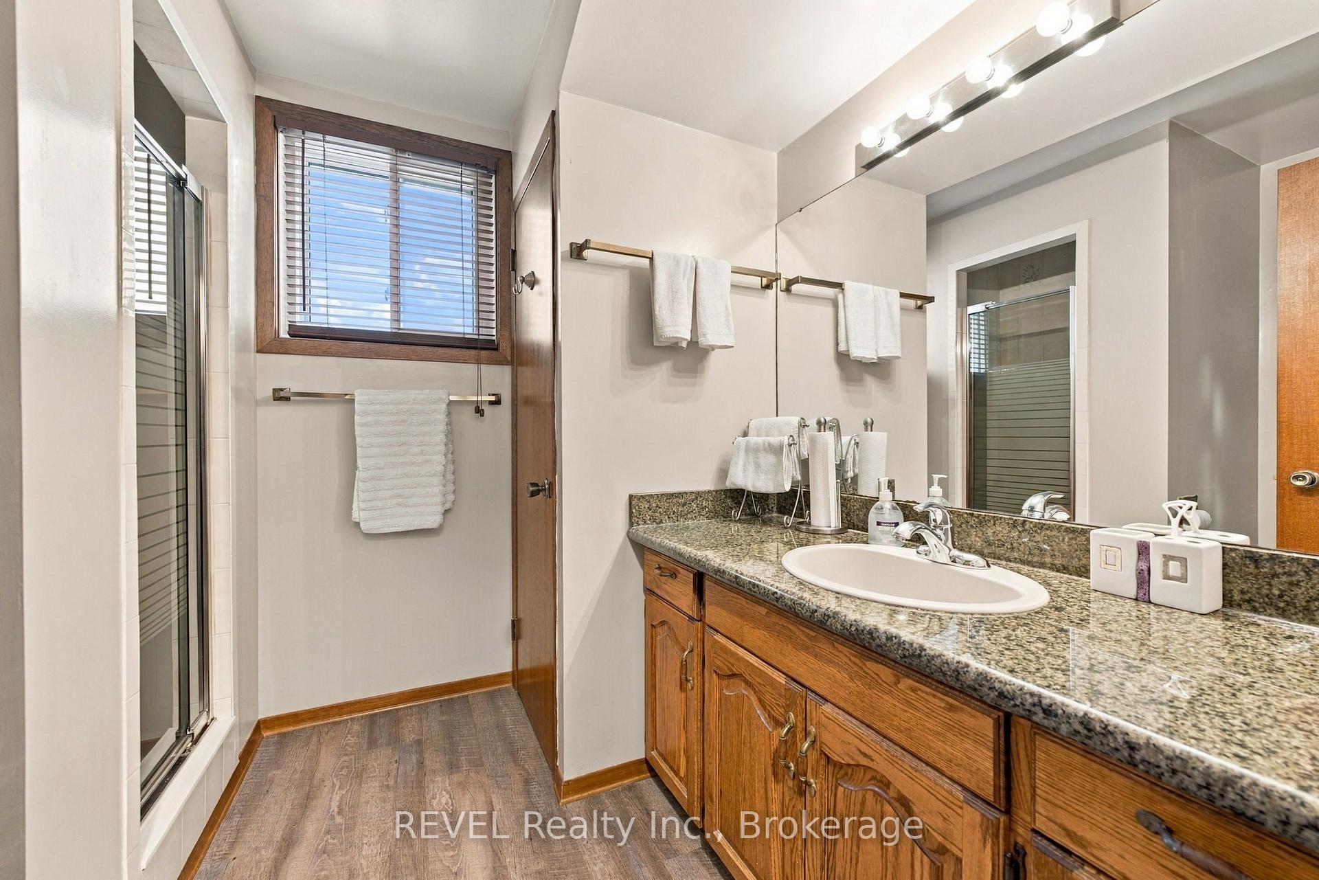 Photo 32 of 10 Michelle Drive, St. Catharines, Grapeview — HOMEH