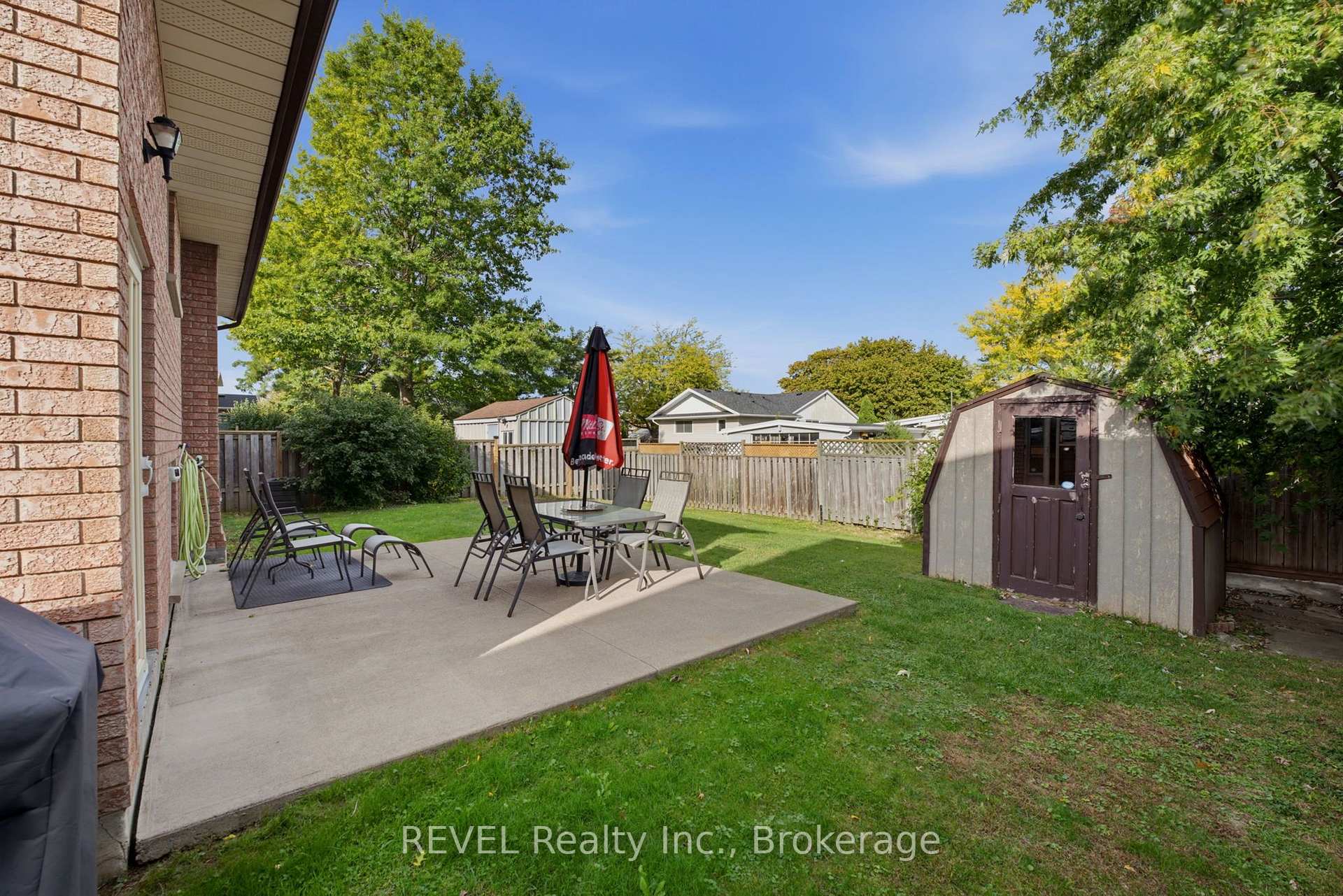 Photo 37 of 10 Michelle Drive, St. Catharines, Grapeview — HOMEH