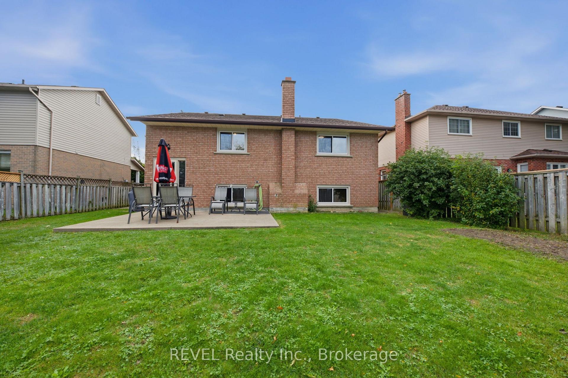 Photo 40 of 10 Michelle Drive, St. Catharines, Grapeview — HOMEH