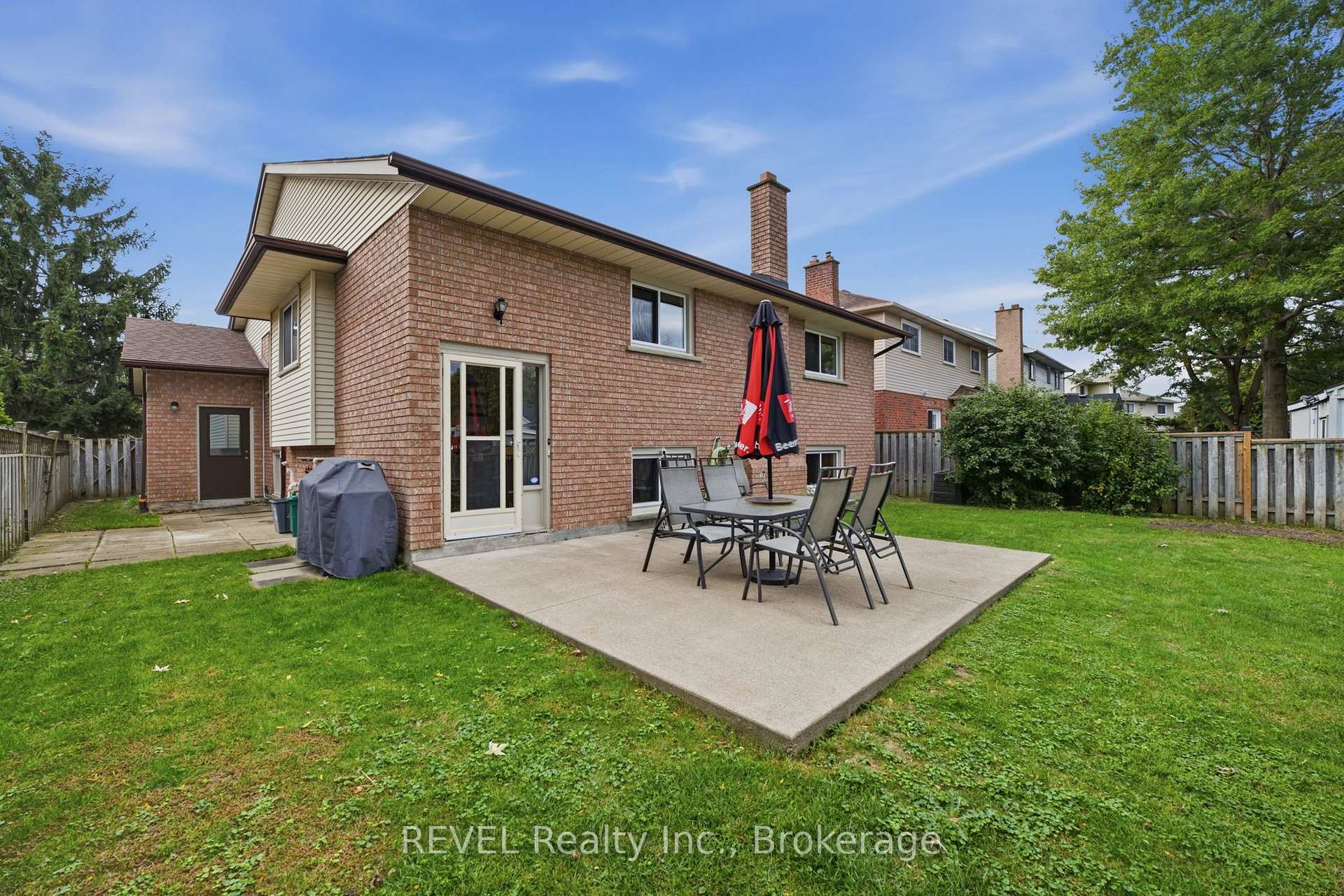 Photo 41 of 10 Michelle Drive, St. Catharines, Grapeview — HOMEH