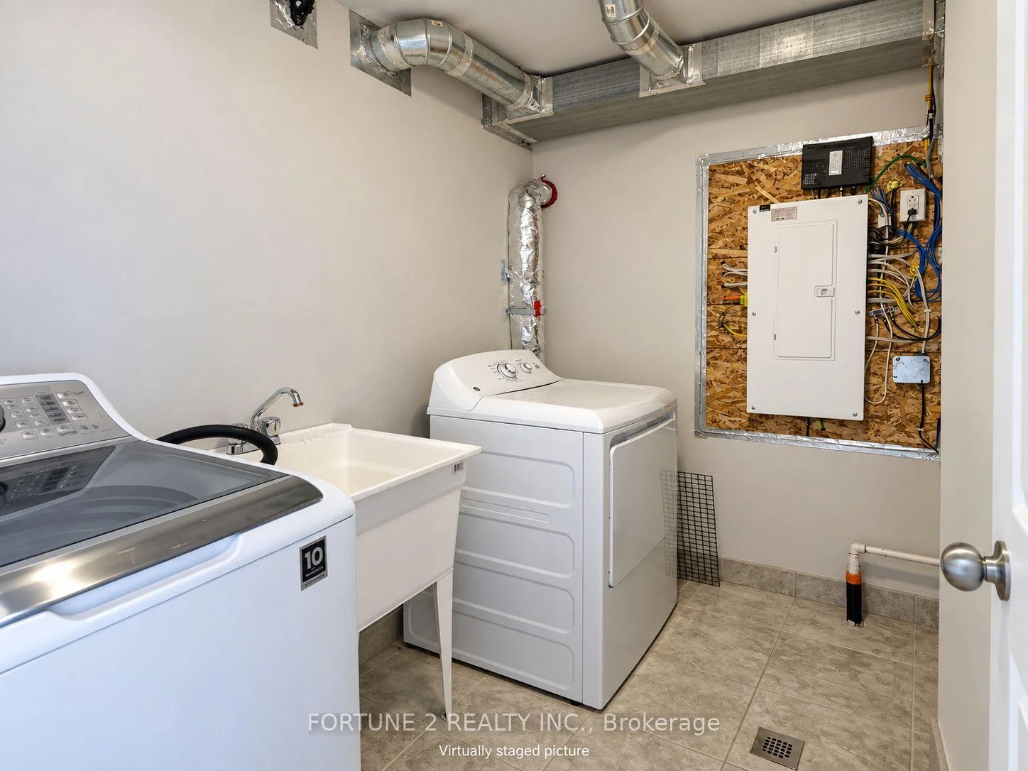 Photo 10 of Unit 11, 3200 Singleton Avenue, London, South W — HOMEH