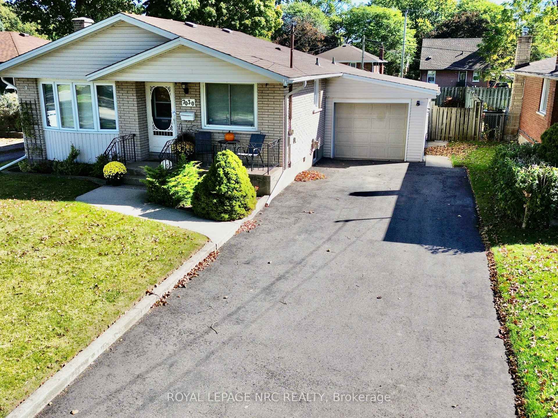 Photo 2 of 7030 Whitman Avenue, Niagara Falls, Arad/Fallsview — HOMEH