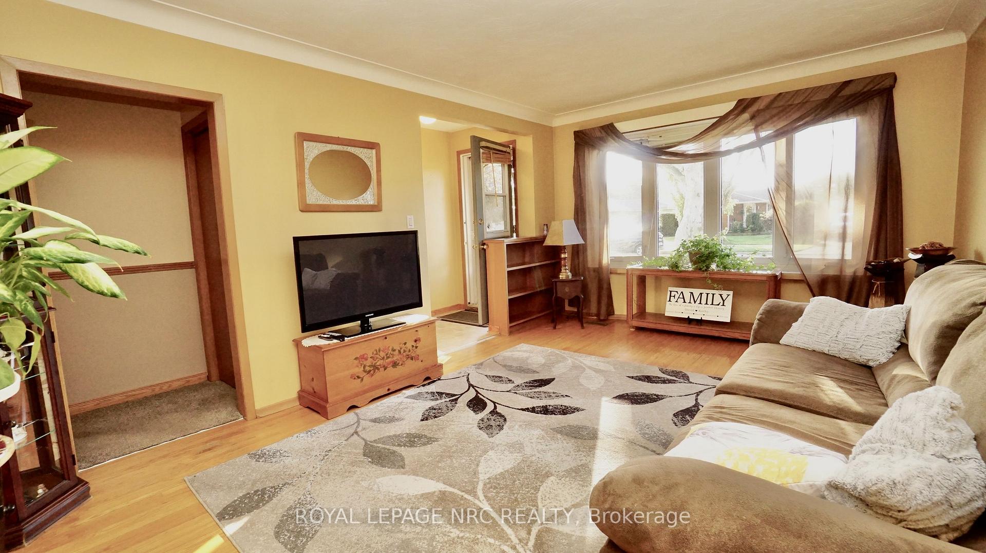 Photo 12 of 7030 Whitman Avenue, Niagara Falls, Arad/Fallsview — HOMEH