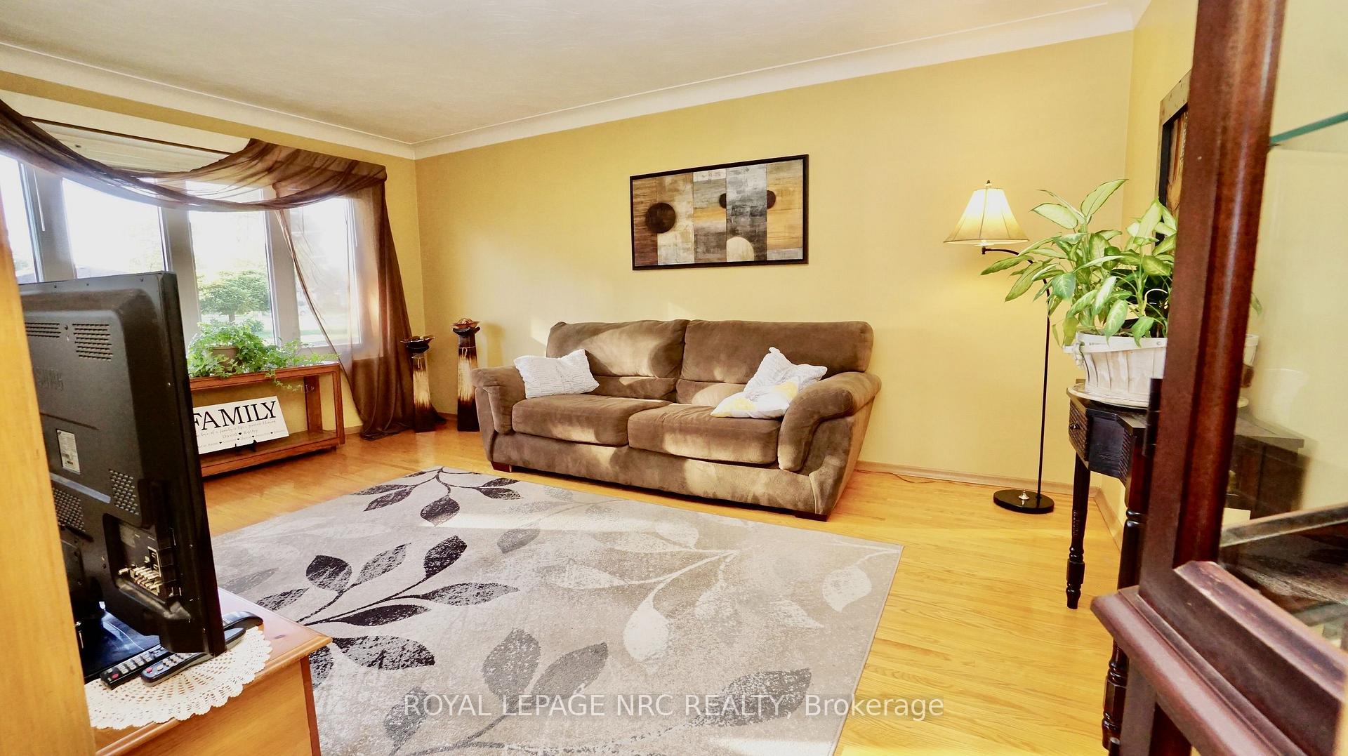 Photo 13 of 7030 Whitman Avenue, Niagara Falls, Arad/Fallsview — HOMEH