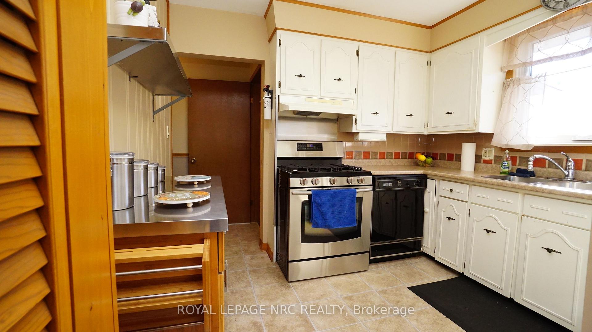 Photo 24 of 7030 Whitman Avenue, Niagara Falls, Arad/Fallsview — HOMEH