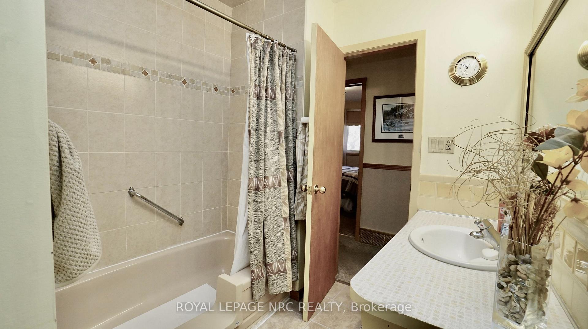 Photo 37 of 7030 Whitman Avenue, Niagara Falls, Arad/Fallsview — HOMEH