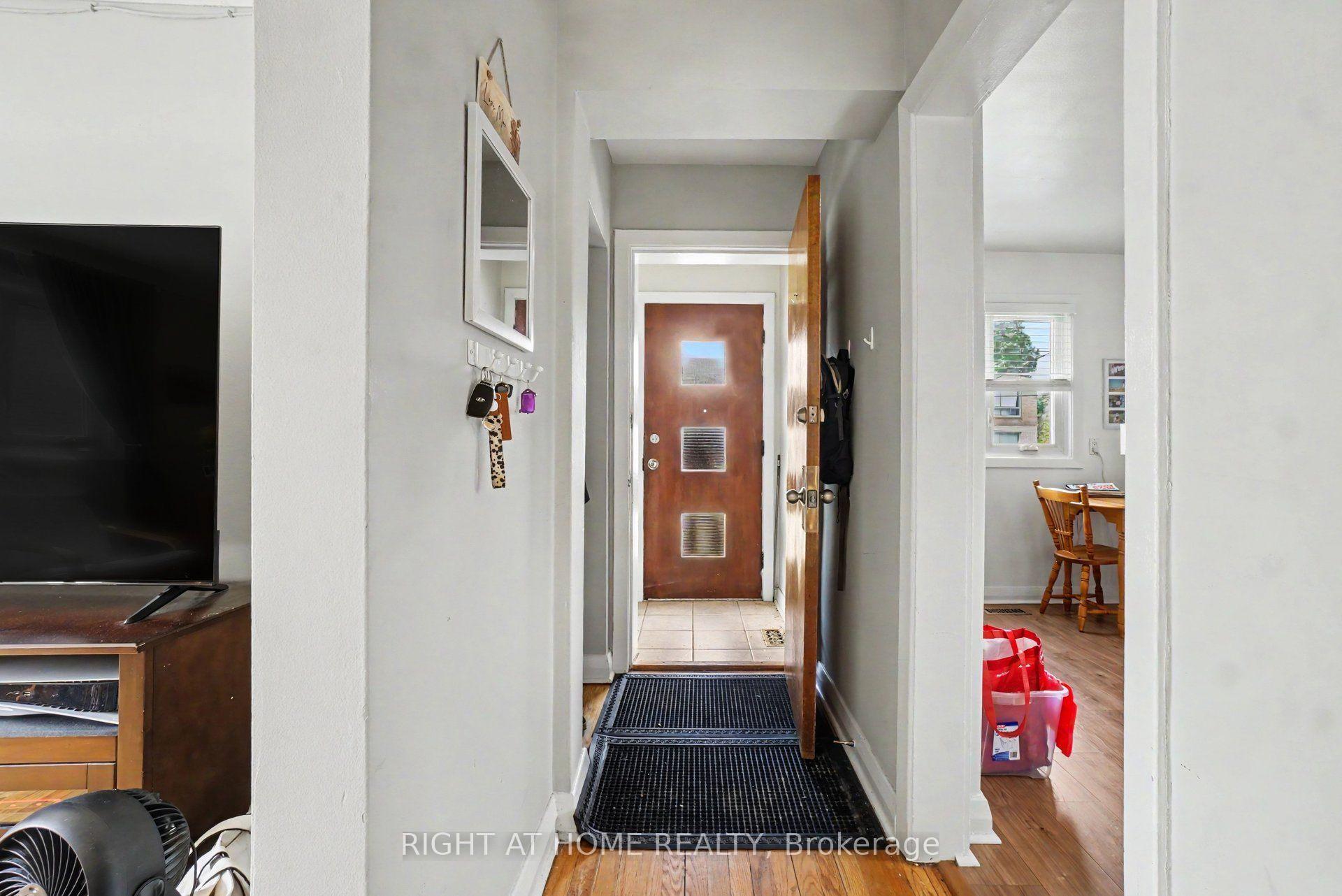 Photo 3 of Unit 1, 707 Edison Avenue, Ottawa, Westboro/Hampton Park — HOMEH
