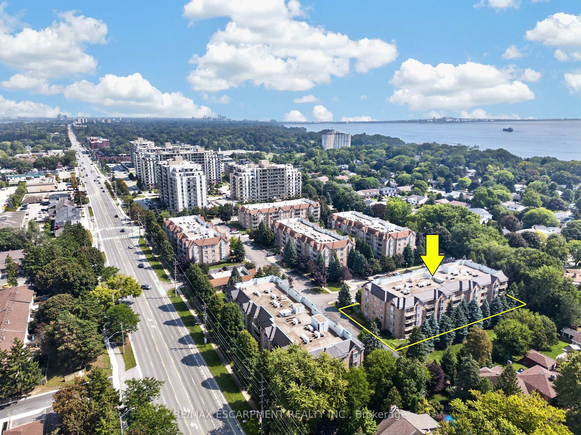 Photo 2 of Unit B404, 216 Plains Road W, Burlington, Bayview — HOMEH