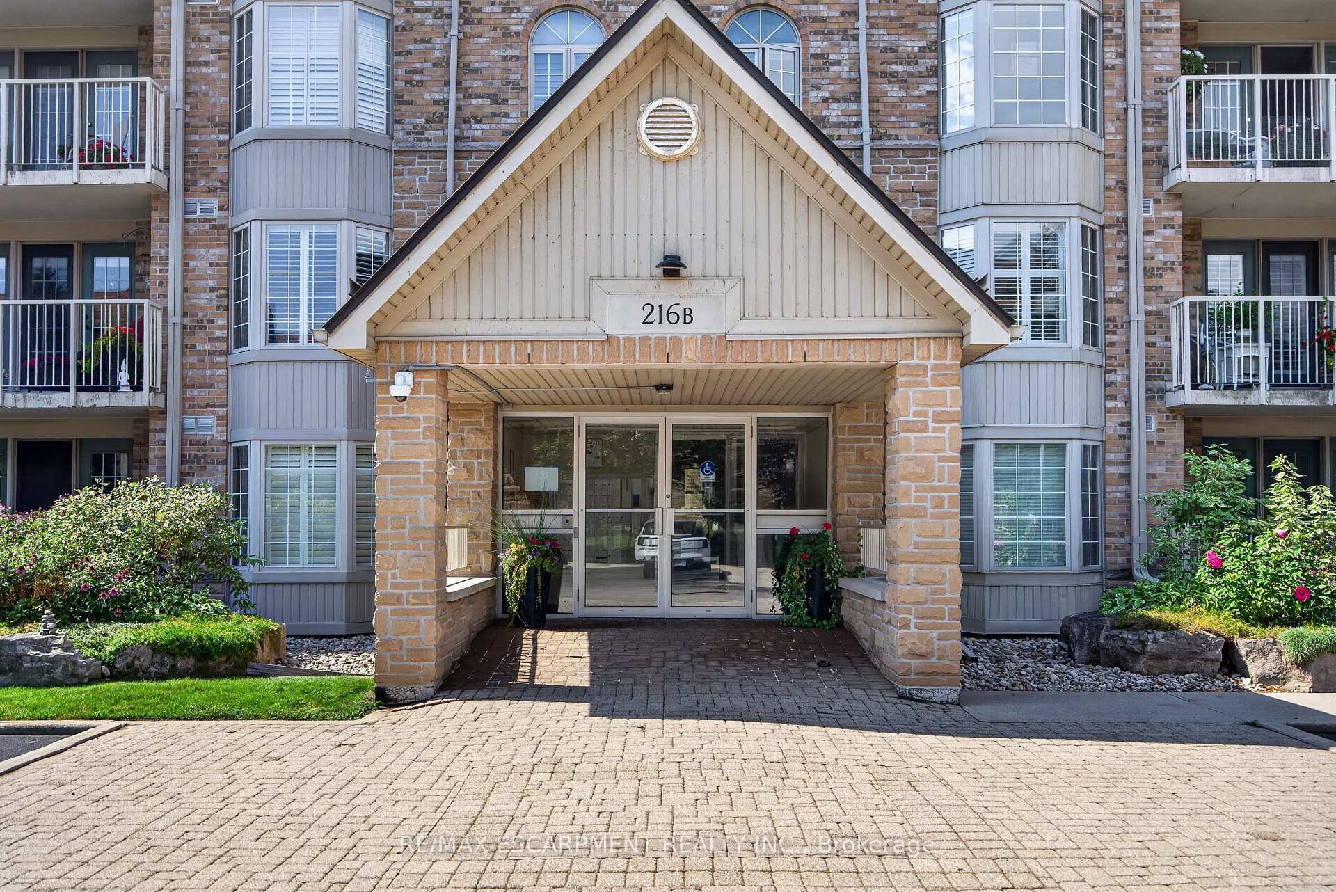 Photo 4 of Unit B404, 216 Plains Road W, Burlington, Bayview — HOMEH