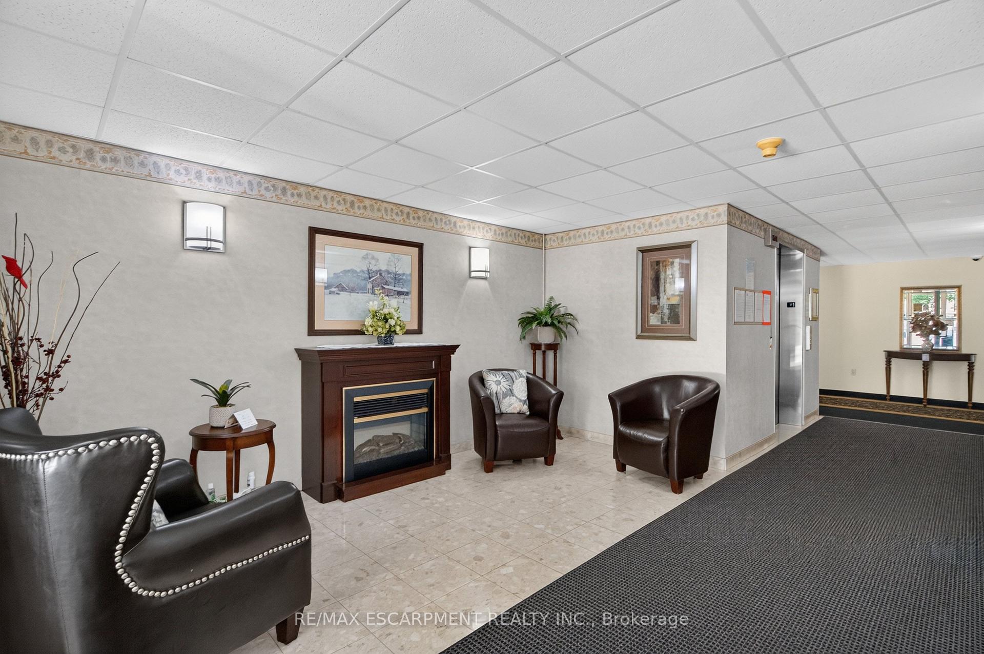 Photo 5 of Unit B404, 216 Plains Road W, Burlington, Bayview — HOMEH