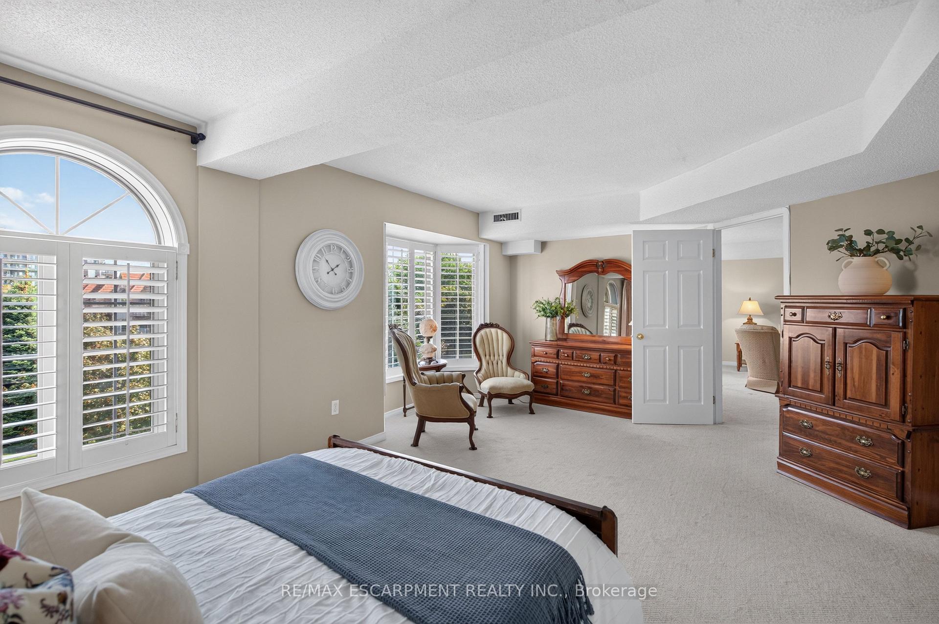 Photo 14 of Unit B404, 216 Plains Road W, Burlington, Bayview — HOMEH