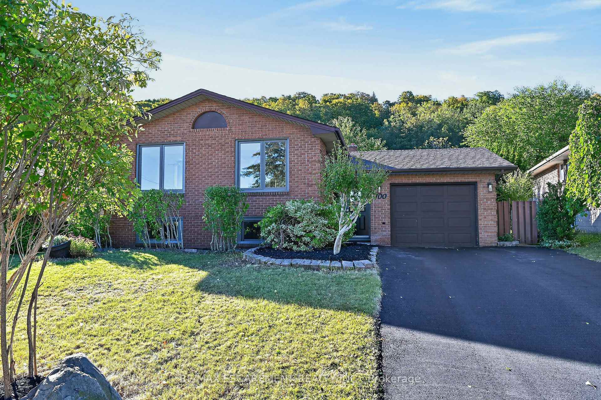 Photo of 100 Marcella Crescent