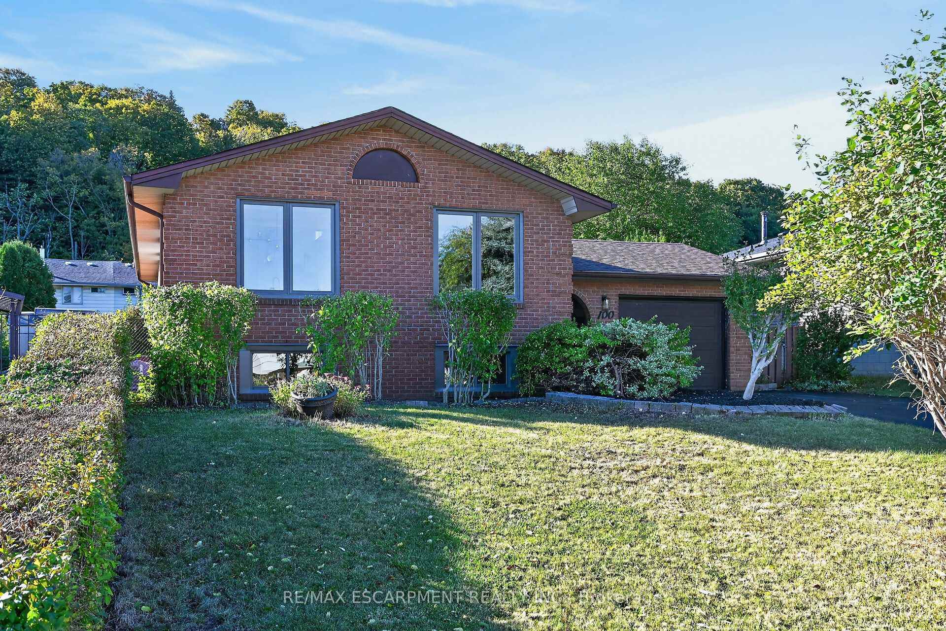 Photo 2 of 100 Marcella Crescent, Hamilton, Gershome — HOMEH