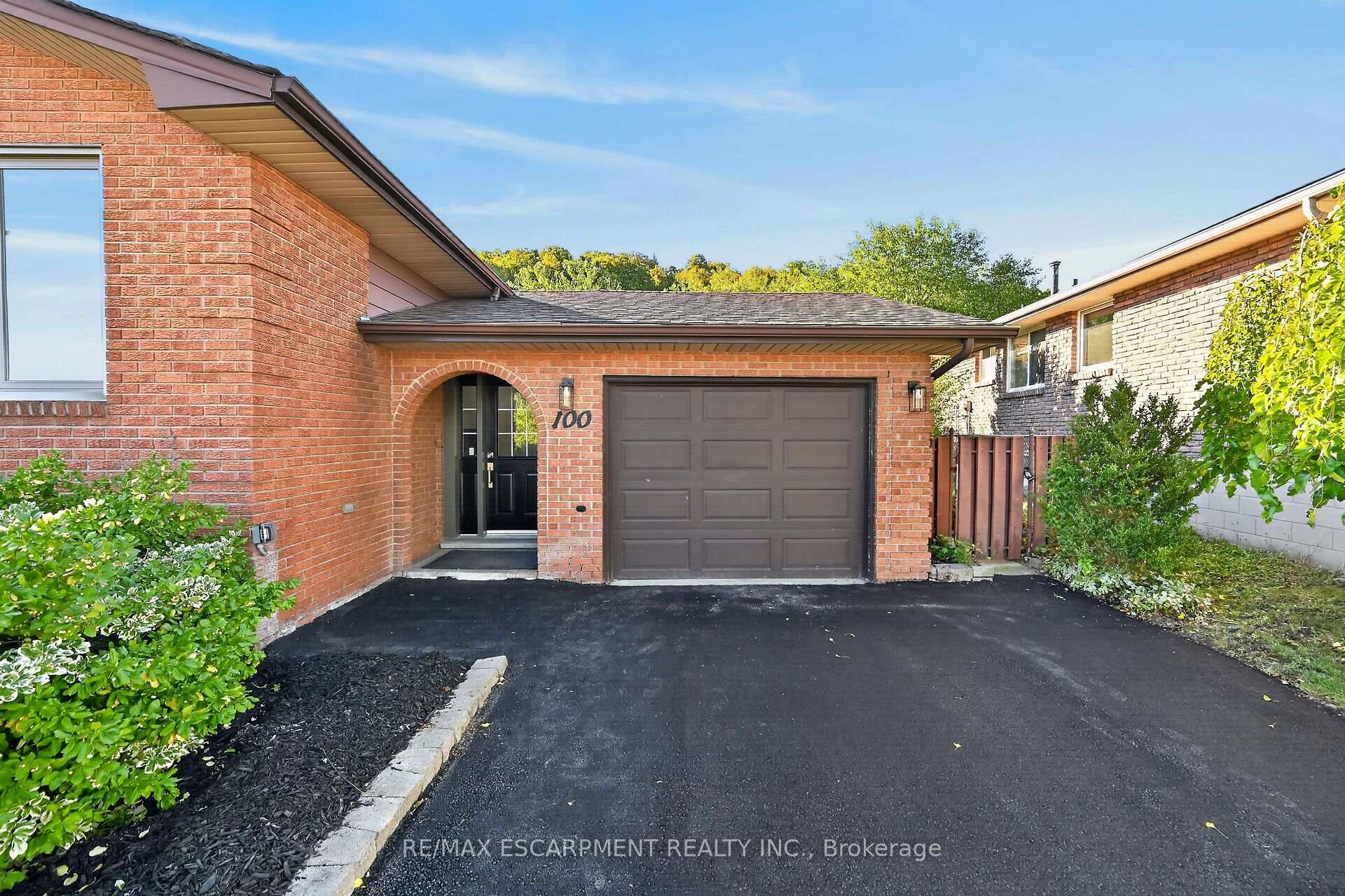 Photo 4 of 100 Marcella Crescent, Hamilton, Gershome — HOMEH