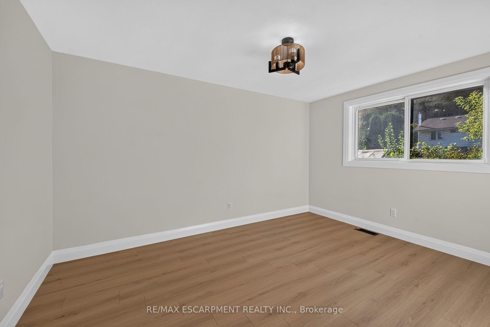 Photo 19 of 100 Marcella Crescent, Hamilton, Gershome — HOMEH