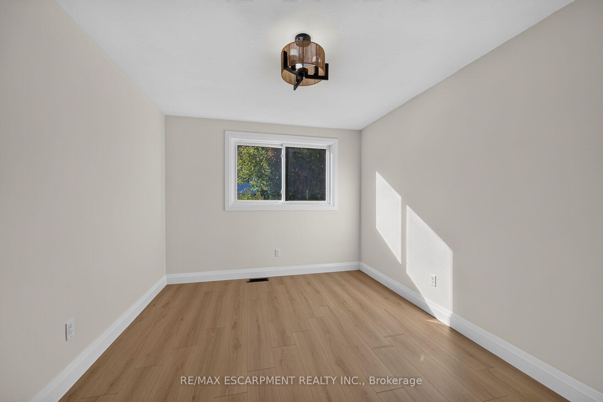 Photo 20 of 100 Marcella Crescent, Hamilton, Gershome — HOMEH