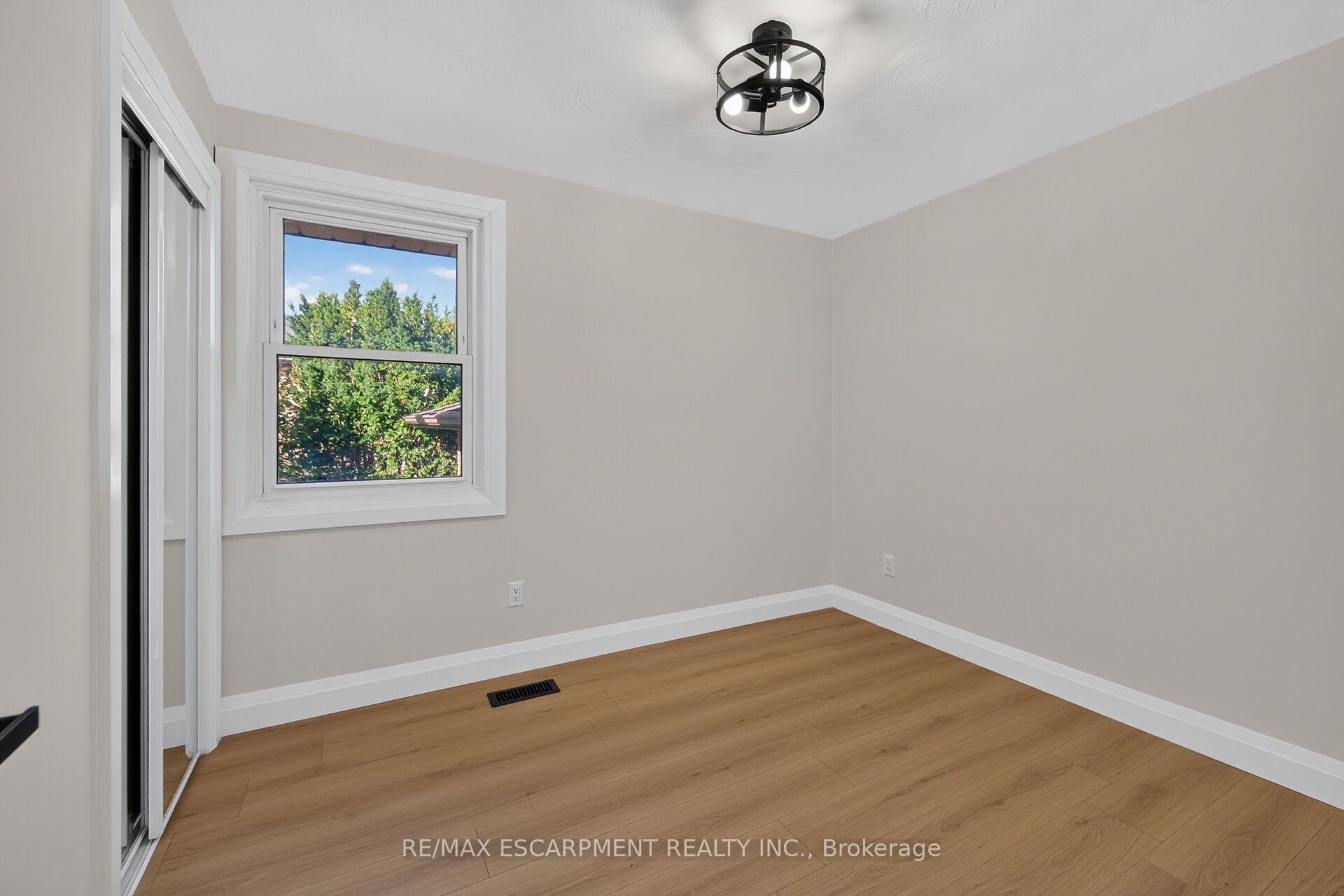 Photo 23 of 100 Marcella Crescent, Hamilton, Gershome — HOMEH