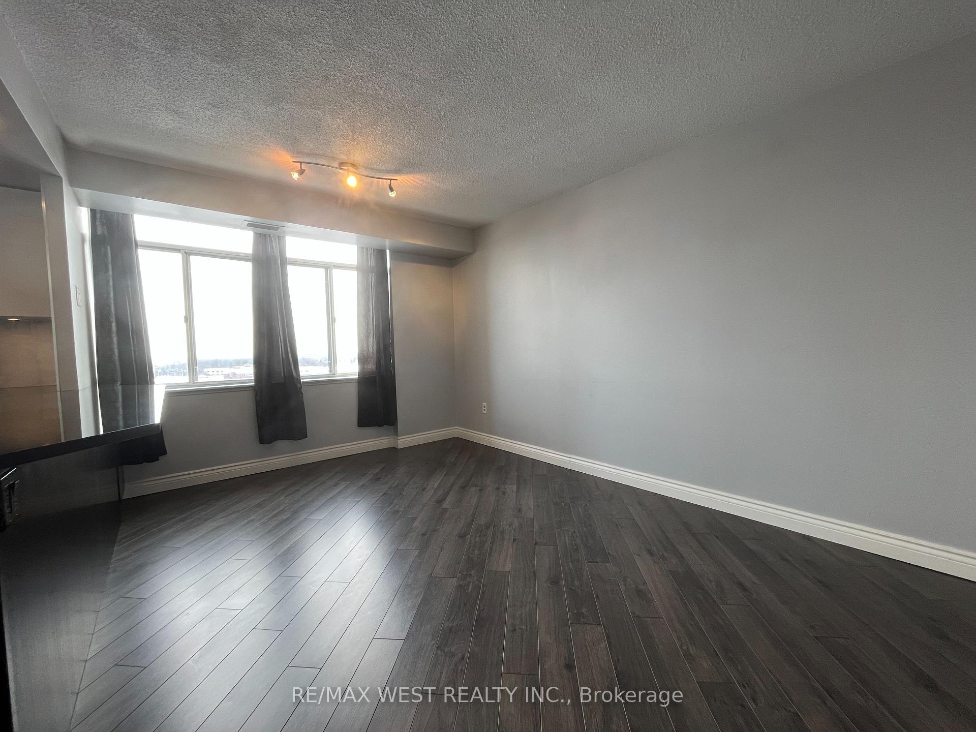 Photo 7 of Unit 1007, 300 Webb Drive, Mississauga, City Centre — HOMEH