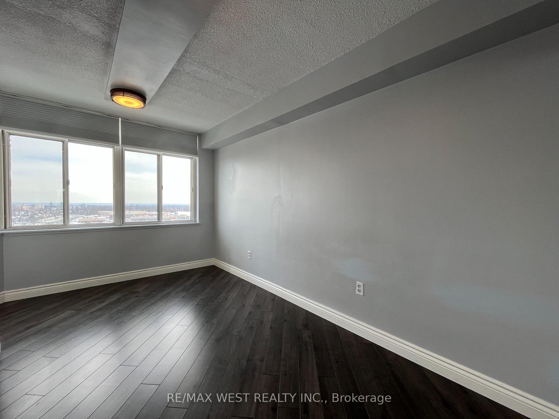 Photo 10 of Unit 1007, 300 Webb Drive, Mississauga, City Centre — HOMEH