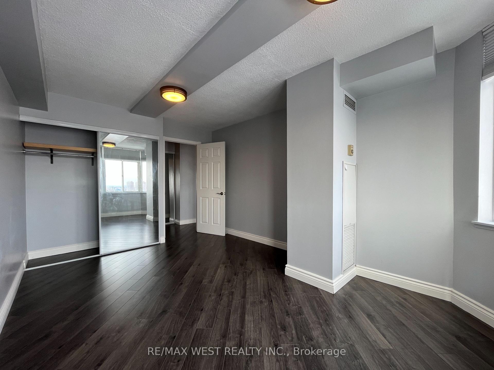 Photo 11 of Unit 1007, 300 Webb Drive, Mississauga, City Centre — HOMEH