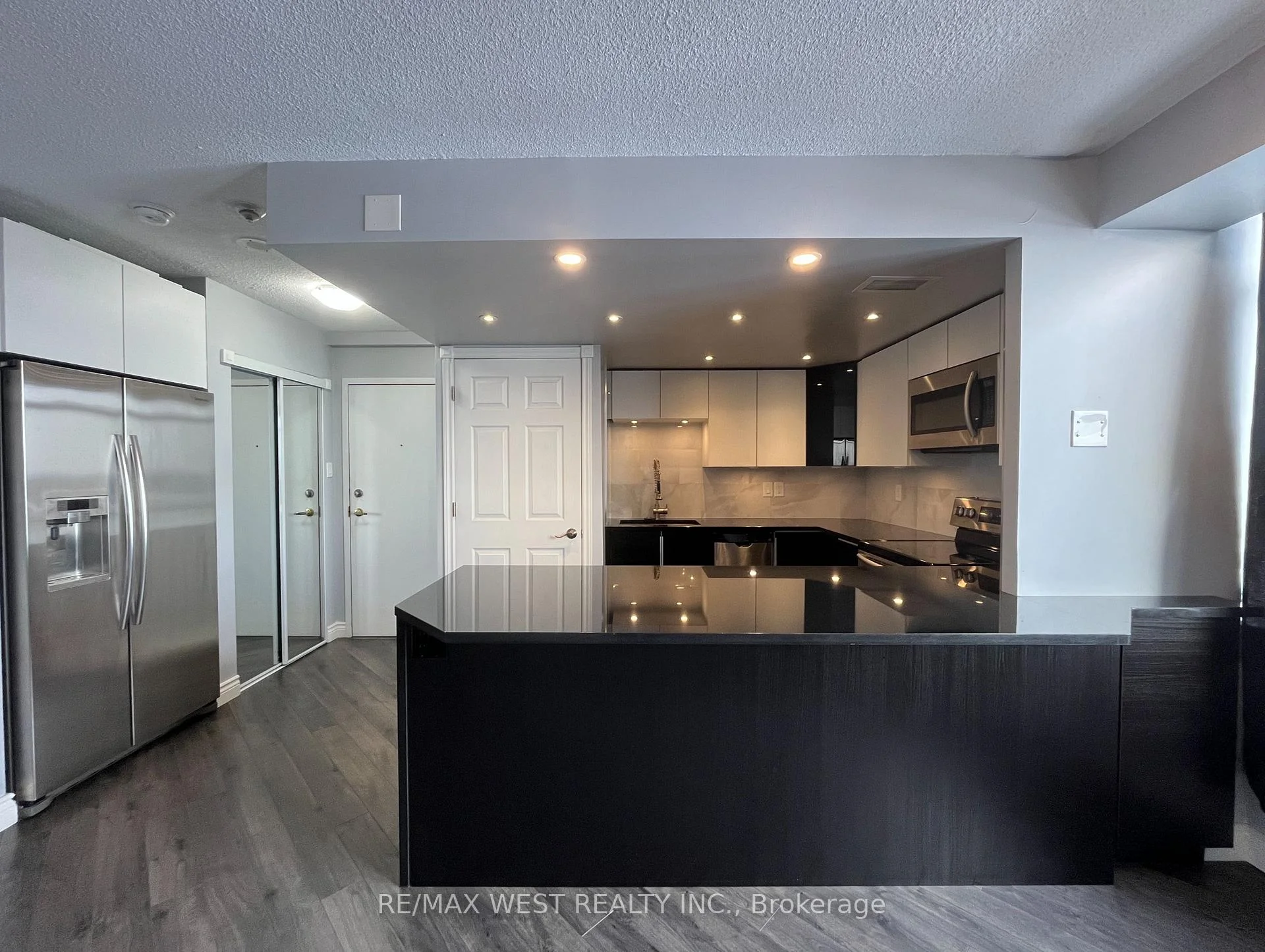 Photo 5 of Unit 1007, 300 Webb Drive, Mississauga, City Centre — HOMEH