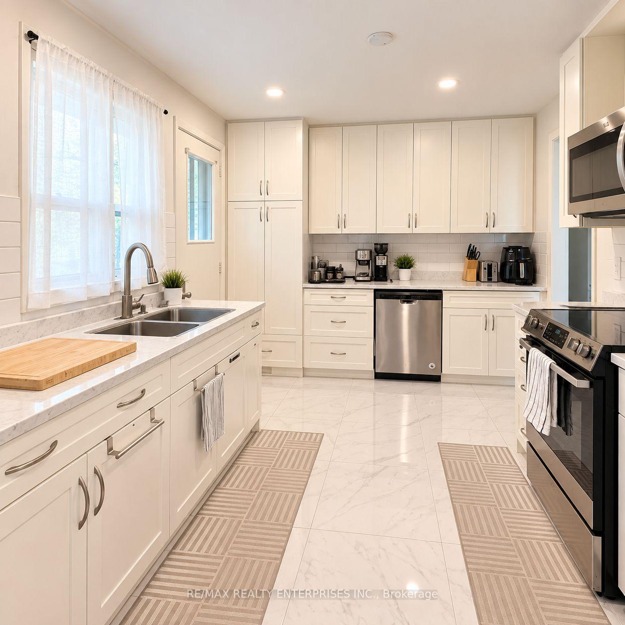 Photo 9 of 16 Warbeck Place, Etobicoke, Kingsview Village-The Westway — HOMEH