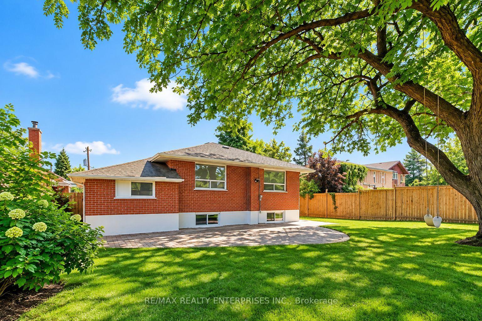 Photo 20 of 16 Warbeck Place, Etobicoke, Kingsview Village-The Westway — HOMEH