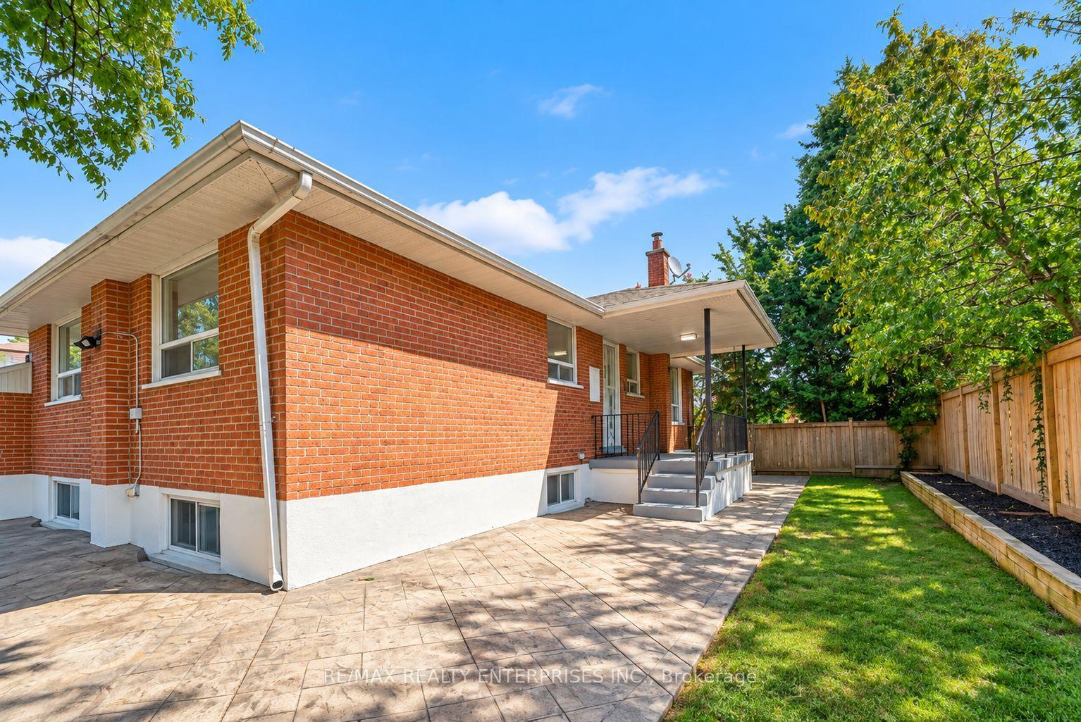 Photo 21 of 16 Warbeck Place, Etobicoke, Kingsview Village-The Westway — HOMEH