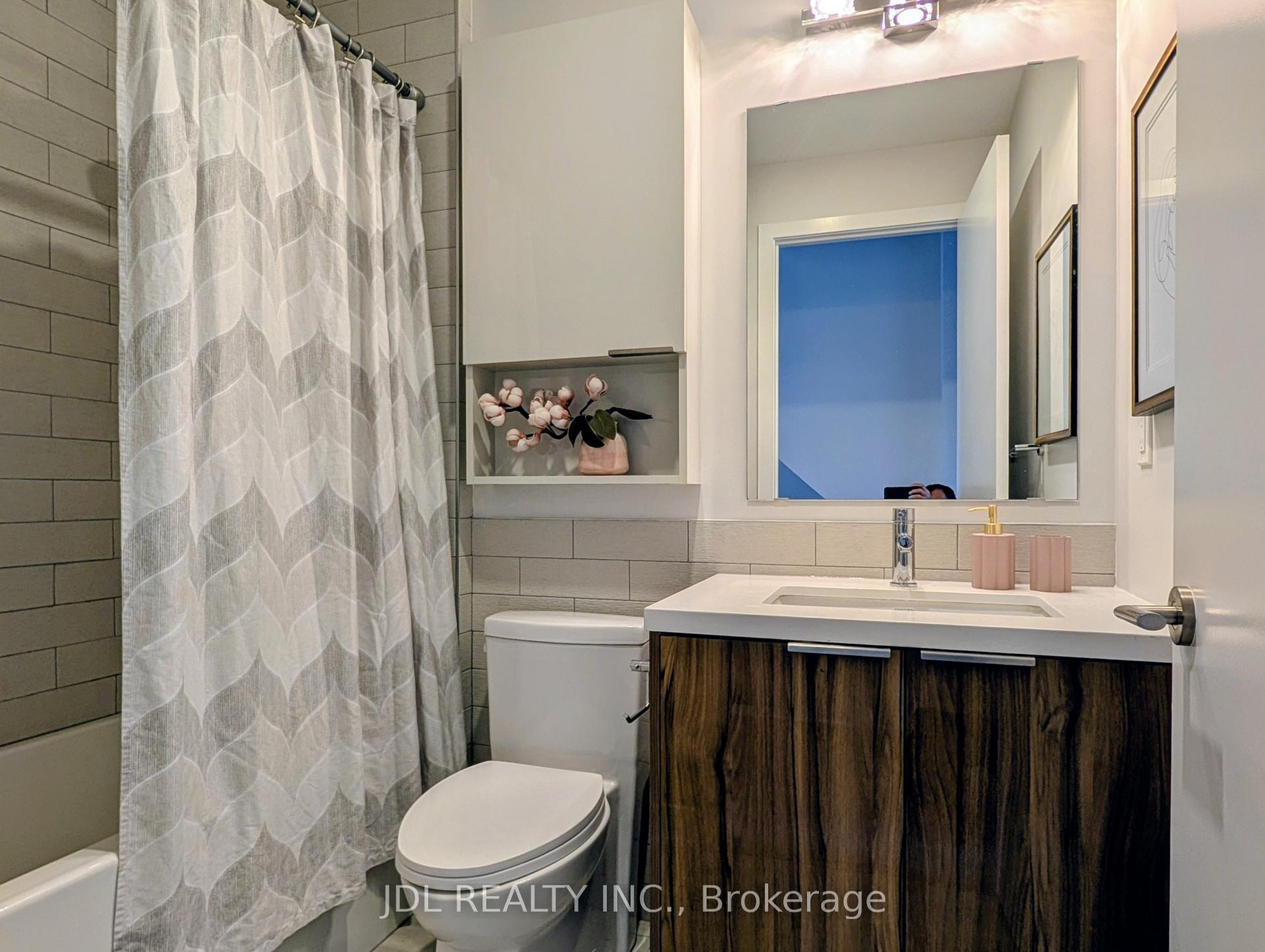 Photo 25 of 28 Sonic Way, Toronto, Flemingdon Park — HOMEH